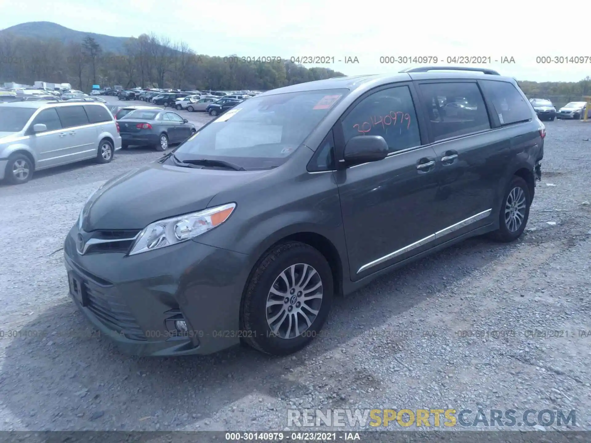 2 Photograph of a damaged car 5TDYZ3DC5LS031289 TOYOTA SIENNA 2020