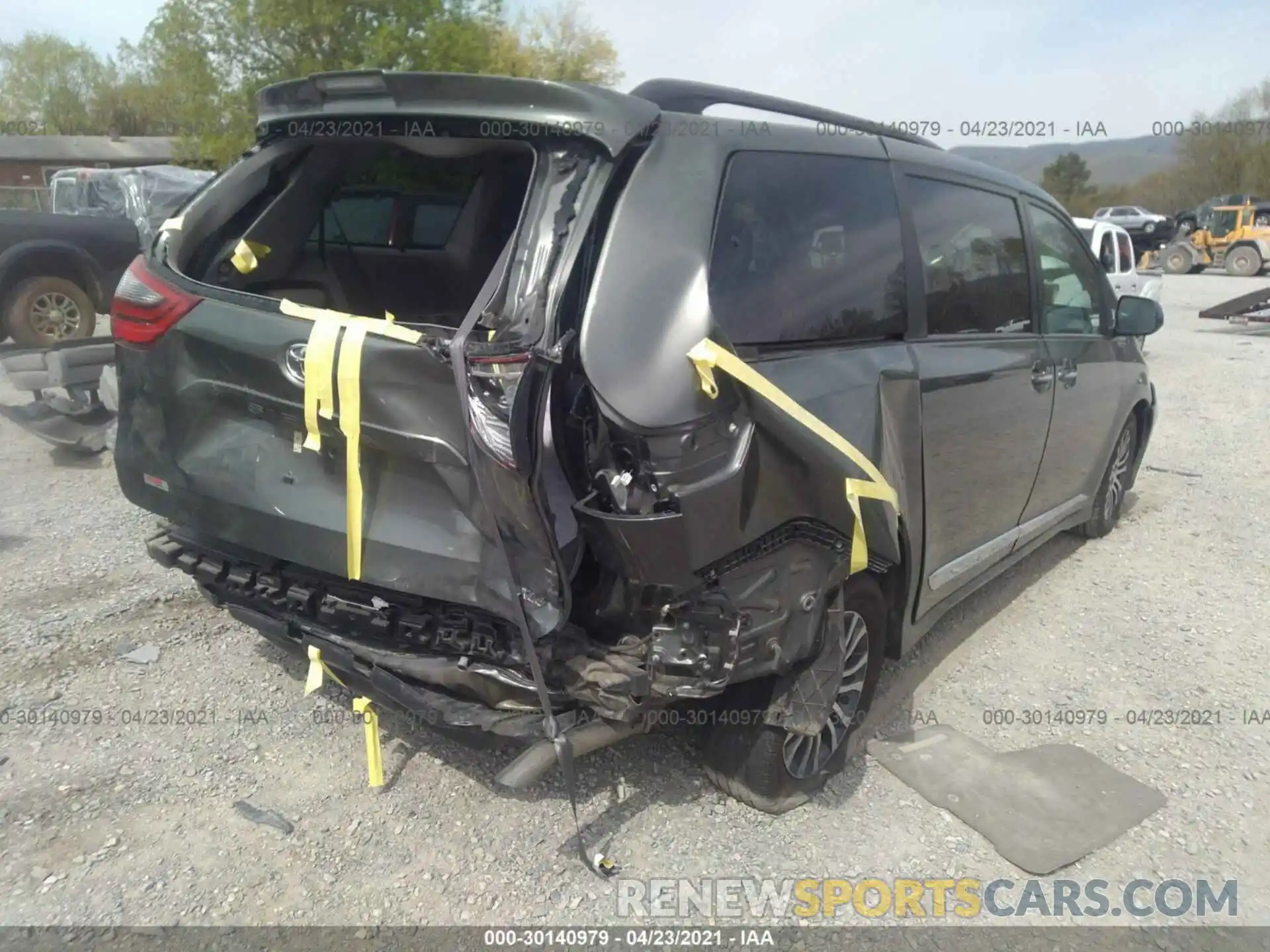 6 Photograph of a damaged car 5TDYZ3DC5LS031289 TOYOTA SIENNA 2020