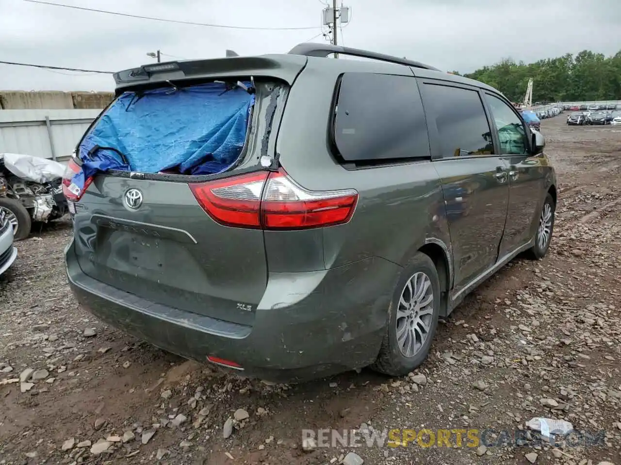 4 Photograph of a damaged car 5TDYZ3DC5LS032085 TOYOTA SIENNA 2020