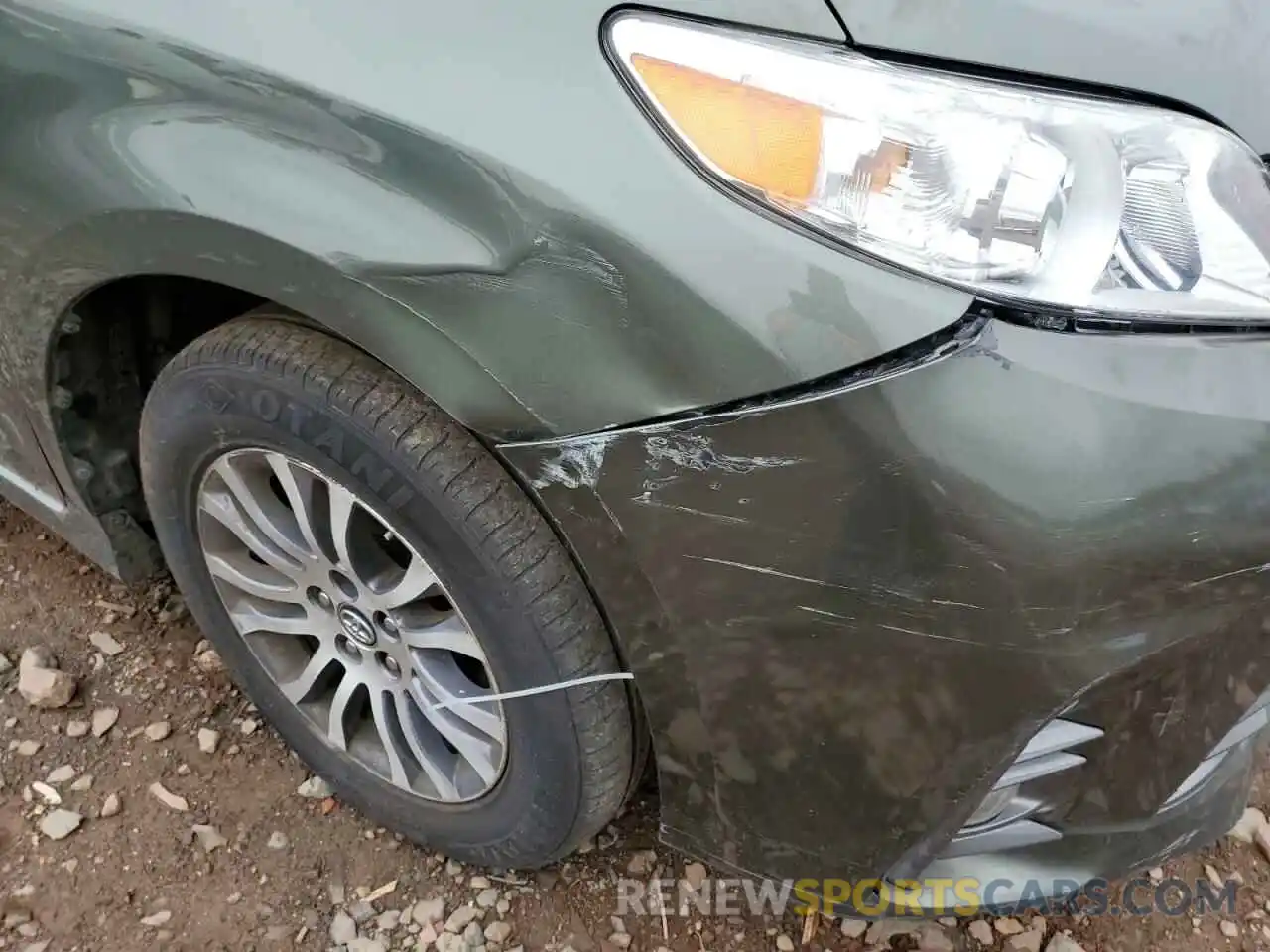 9 Photograph of a damaged car 5TDYZ3DC5LS032085 TOYOTA SIENNA 2020