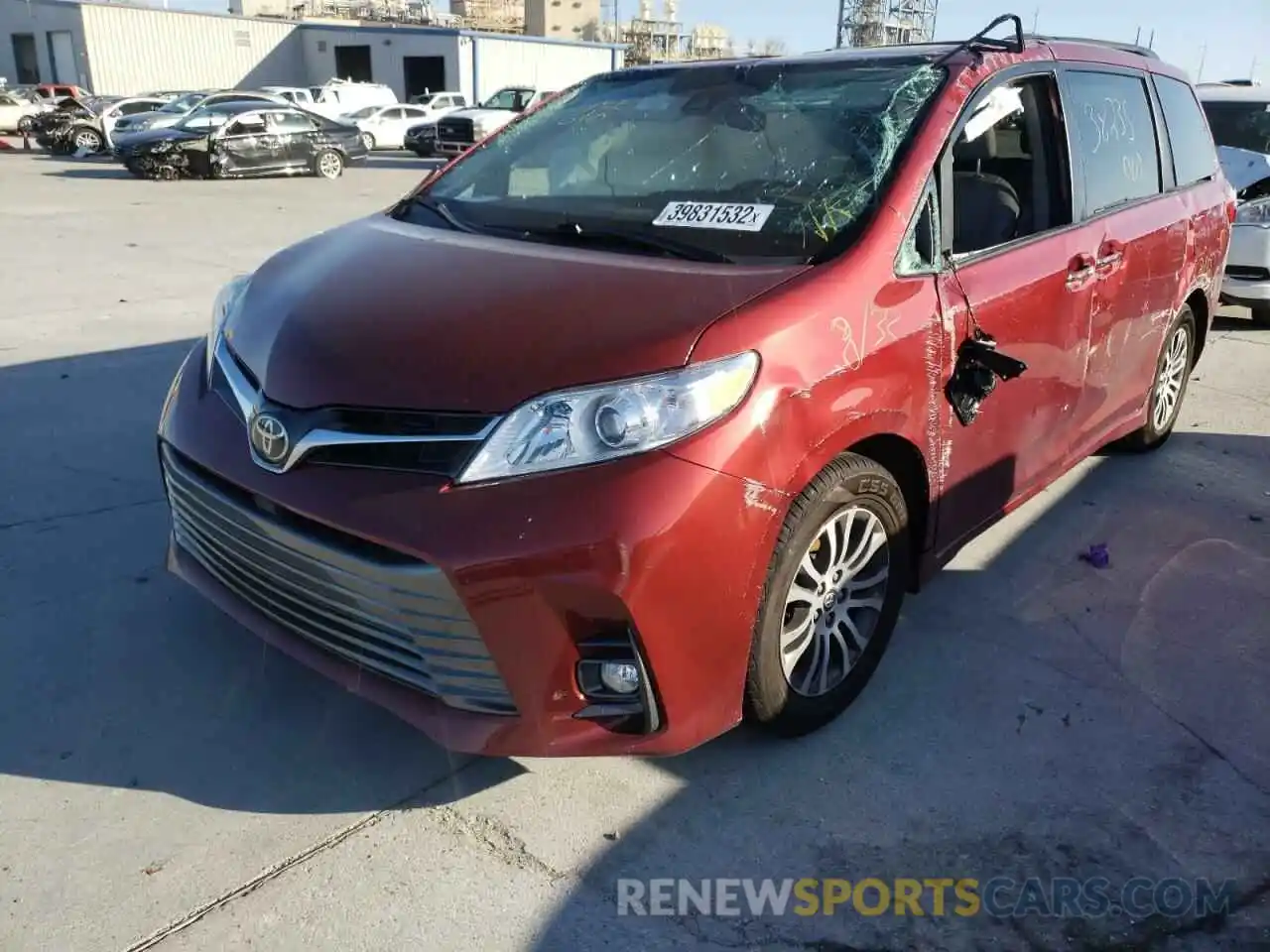 2 Photograph of a damaged car 5TDYZ3DC5LS036721 TOYOTA SIENNA 2020