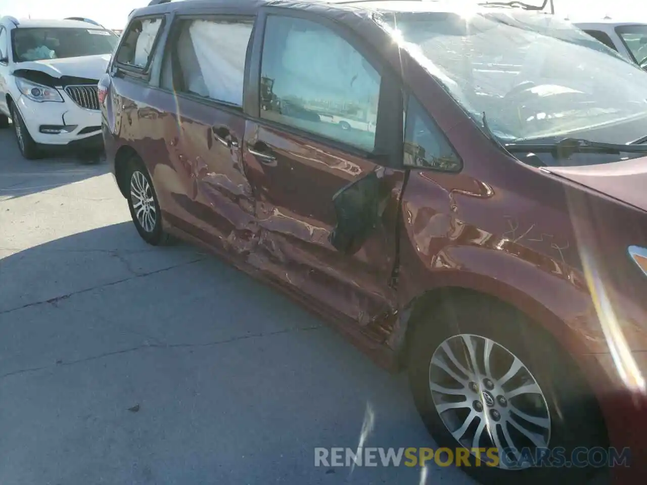 9 Photograph of a damaged car 5TDYZ3DC5LS036721 TOYOTA SIENNA 2020