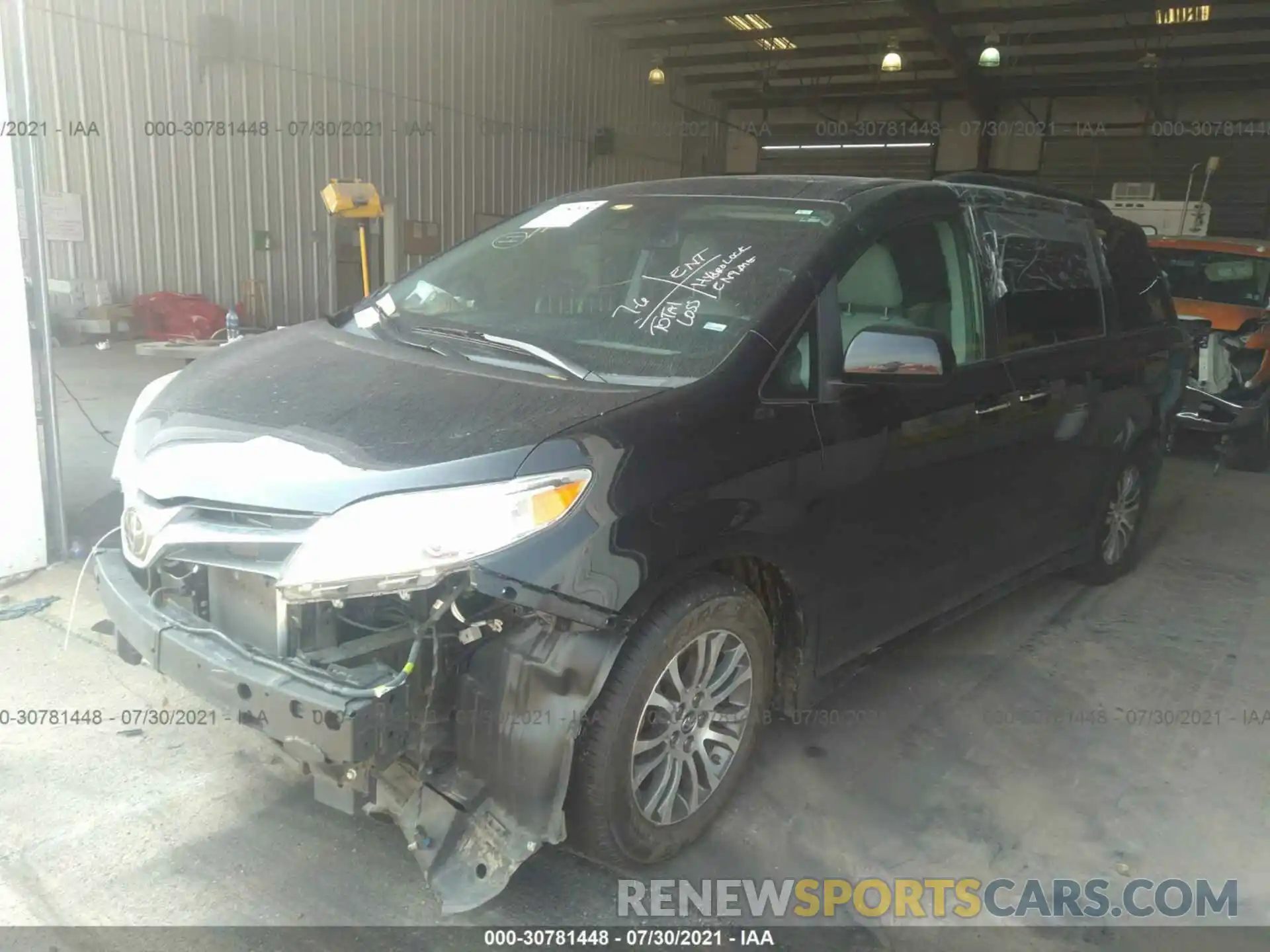 2 Photograph of a damaged car 5TDYZ3DC5LS038291 TOYOTA SIENNA 2020