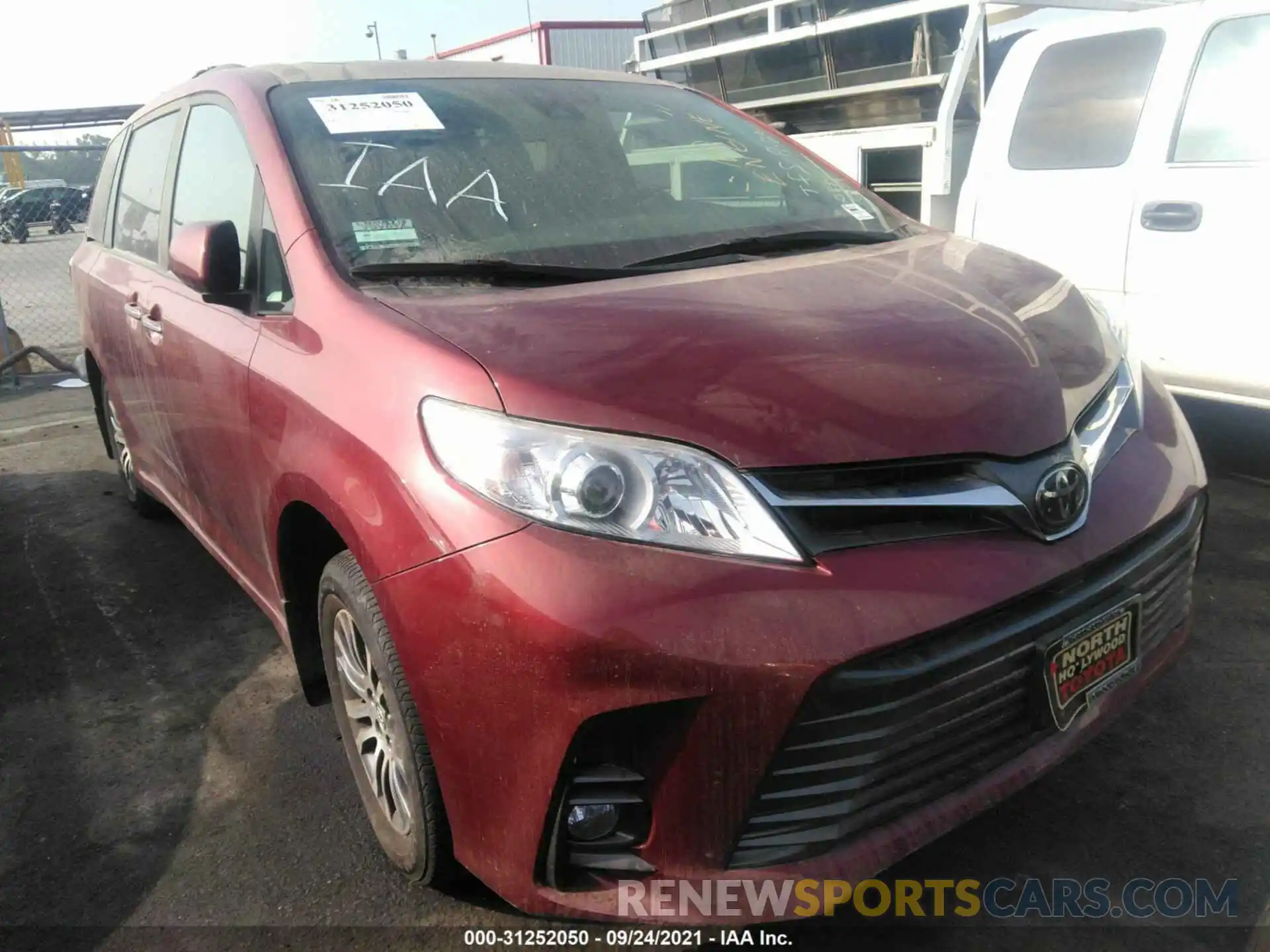 1 Photograph of a damaged car 5TDYZ3DC5LS039280 TOYOTA SIENNA 2020