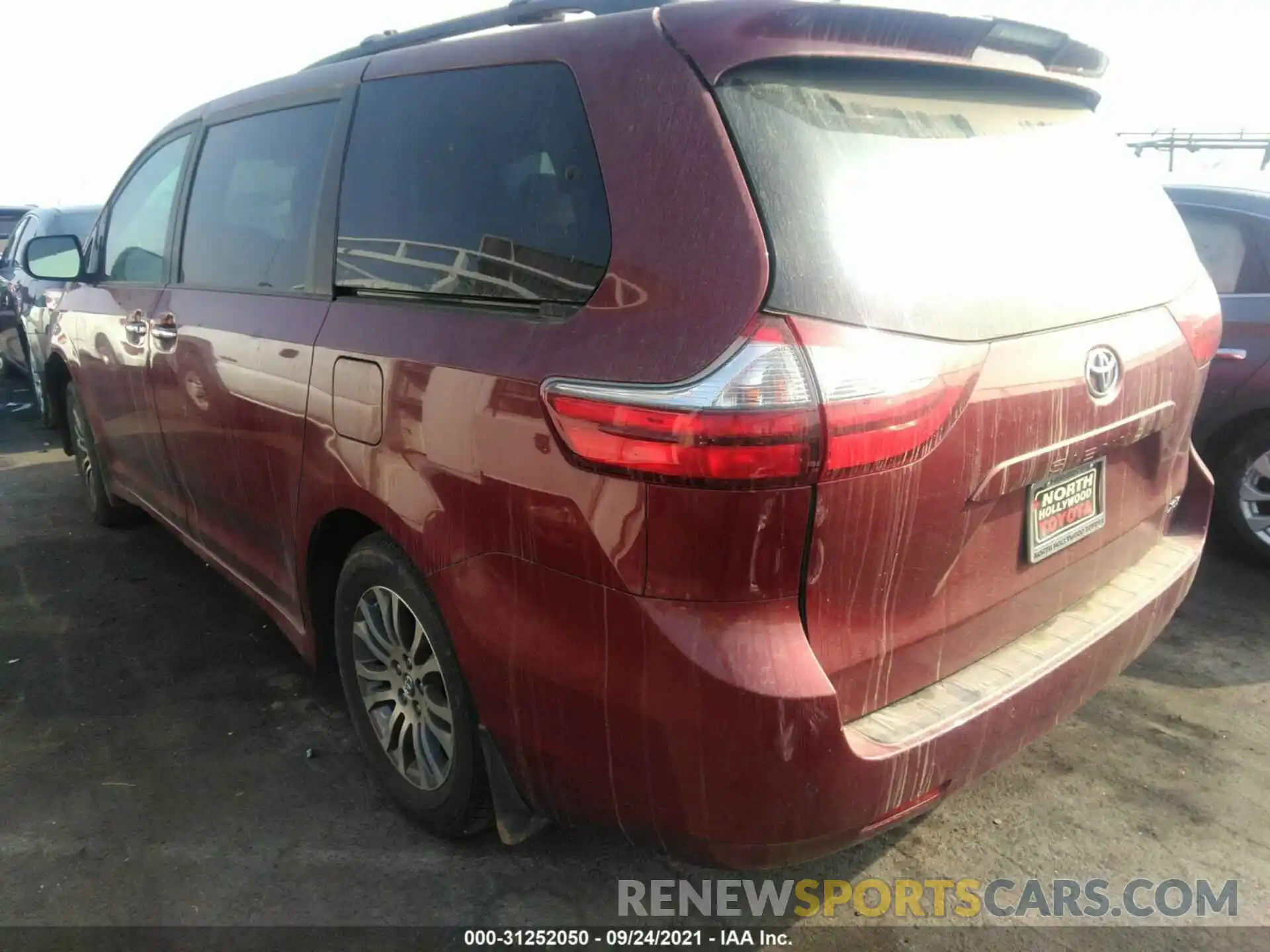 3 Photograph of a damaged car 5TDYZ3DC5LS039280 TOYOTA SIENNA 2020