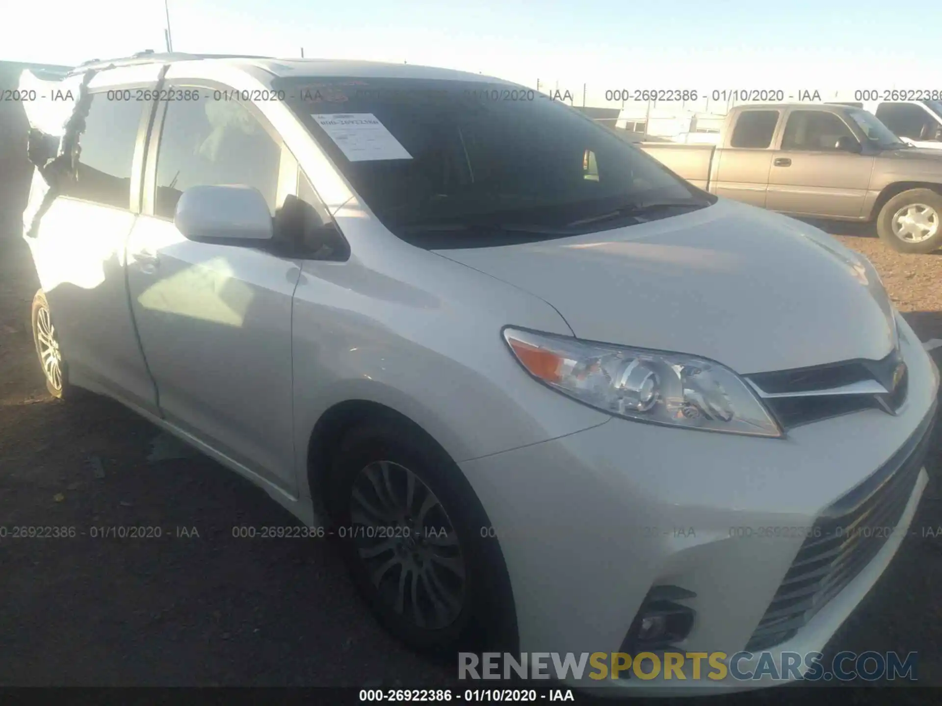 1 Photograph of a damaged car 5TDYZ3DC5LS039862 TOYOTA SIENNA 2020