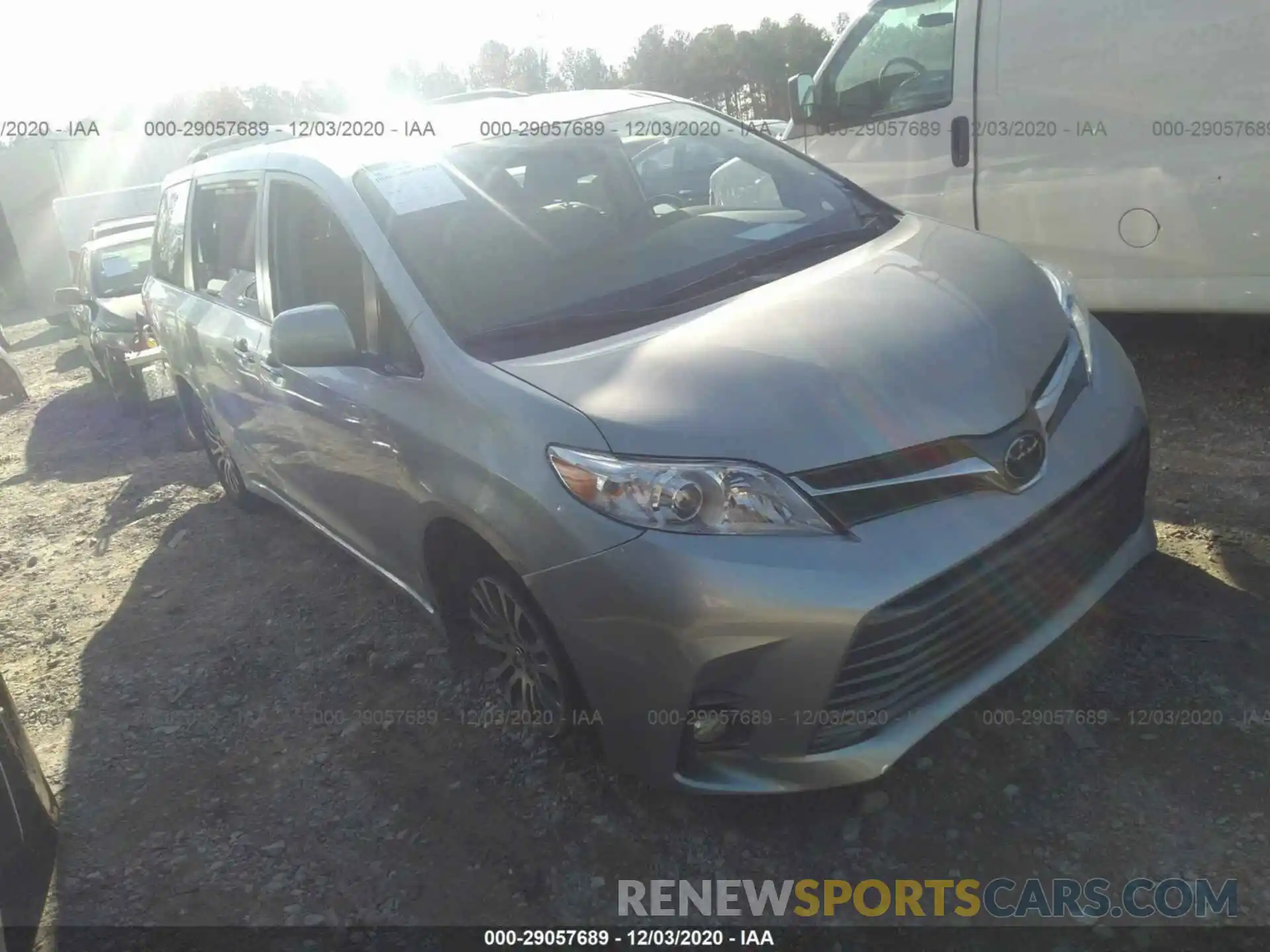 1 Photograph of a damaged car 5TDYZ3DC5LS044608 TOYOTA SIENNA 2020