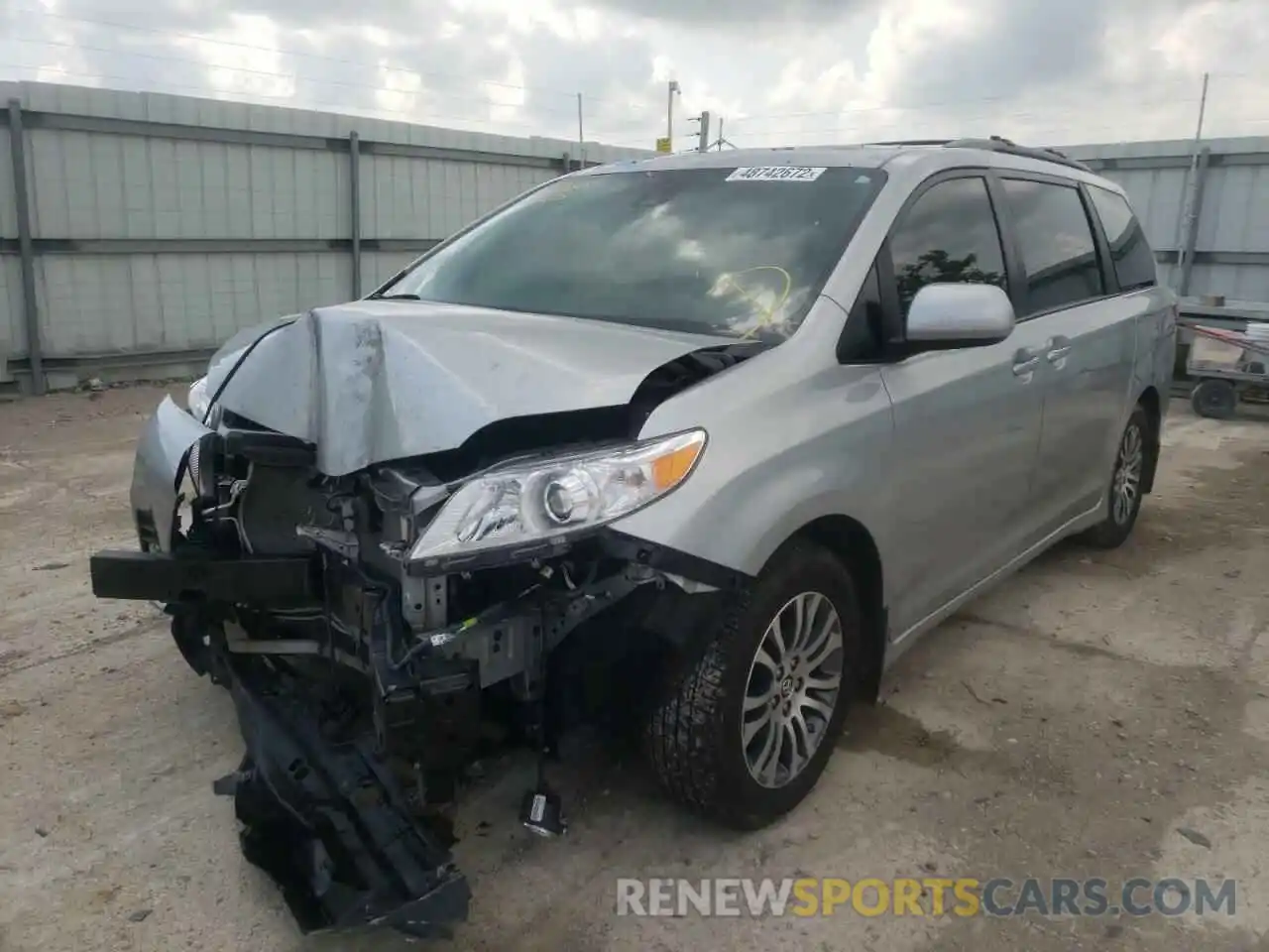 2 Photograph of a damaged car 5TDYZ3DC5LS046763 TOYOTA SIENNA 2020