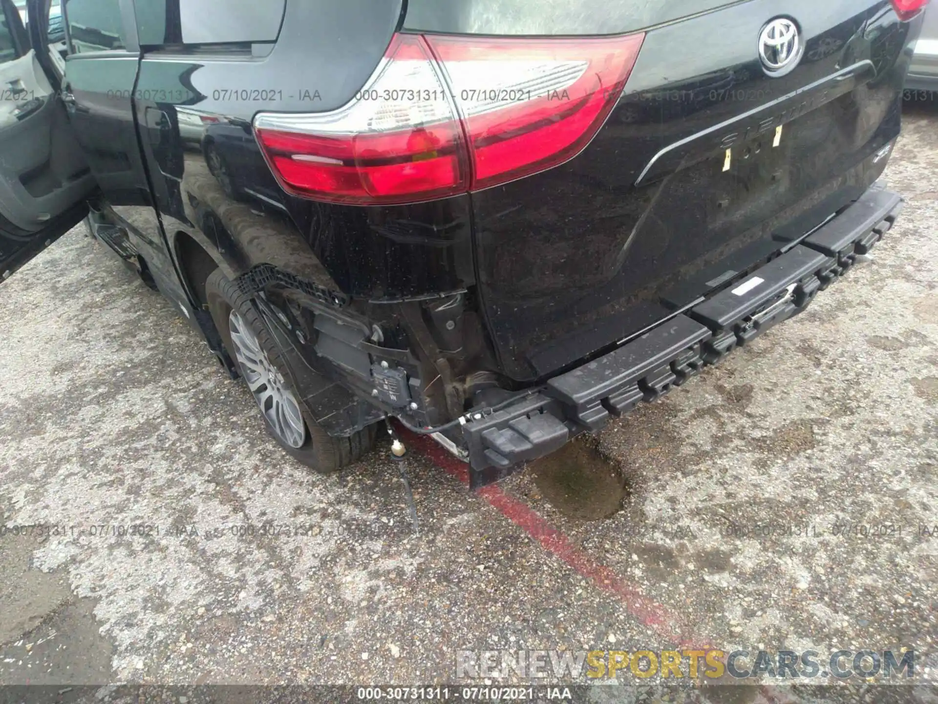 6 Photograph of a damaged car 5TDYZ3DC5LS049341 TOYOTA SIENNA 2020