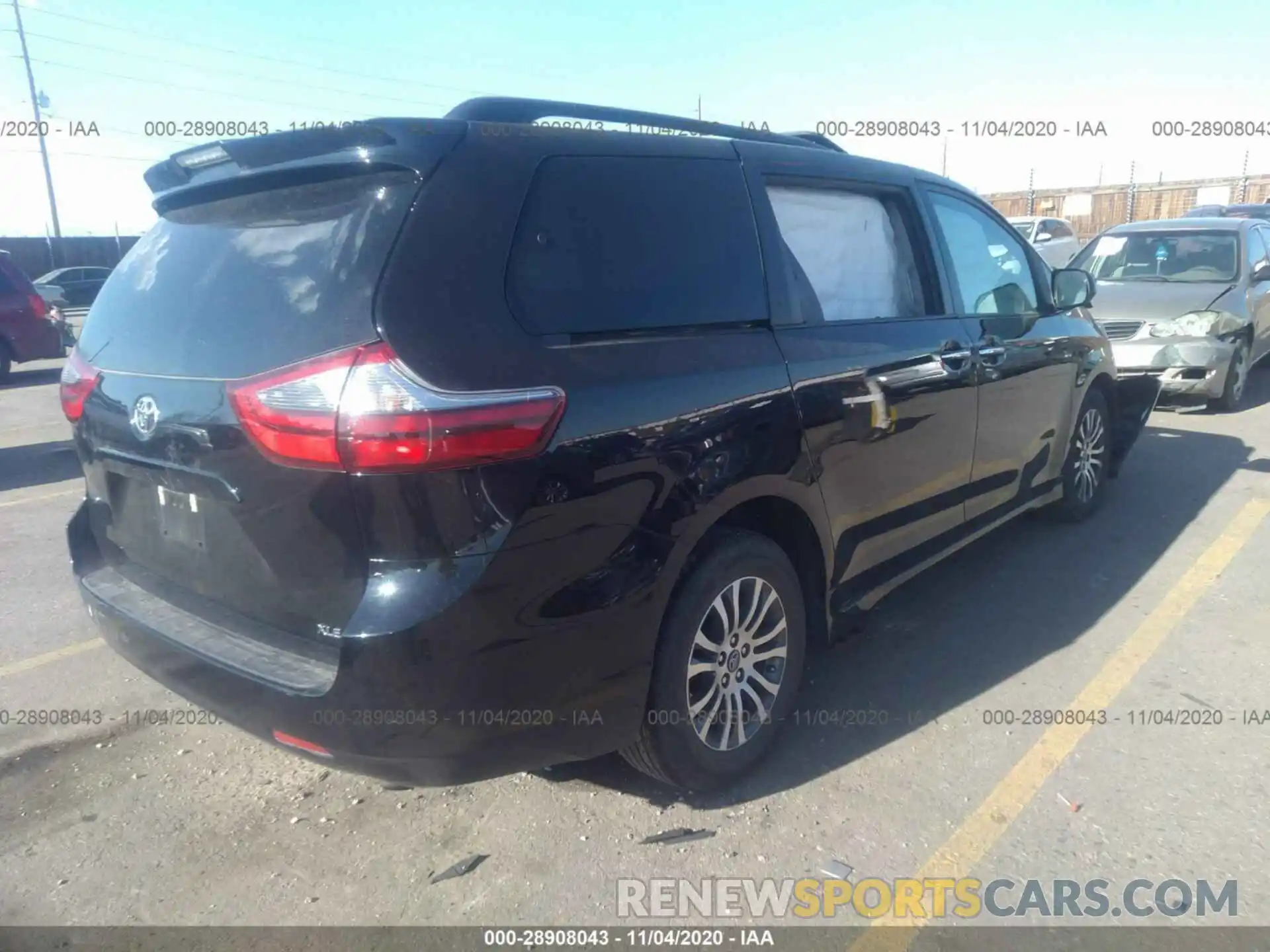 4 Photograph of a damaged car 5TDYZ3DC5LS049615 TOYOTA SIENNA 2020