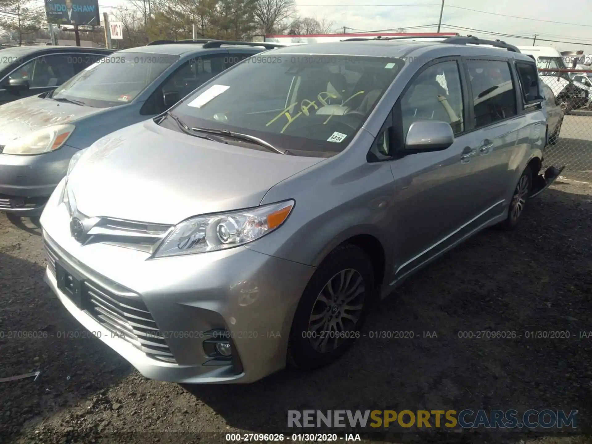 2 Photograph of a damaged car 5TDYZ3DC5LS052451 TOYOTA SIENNA 2020