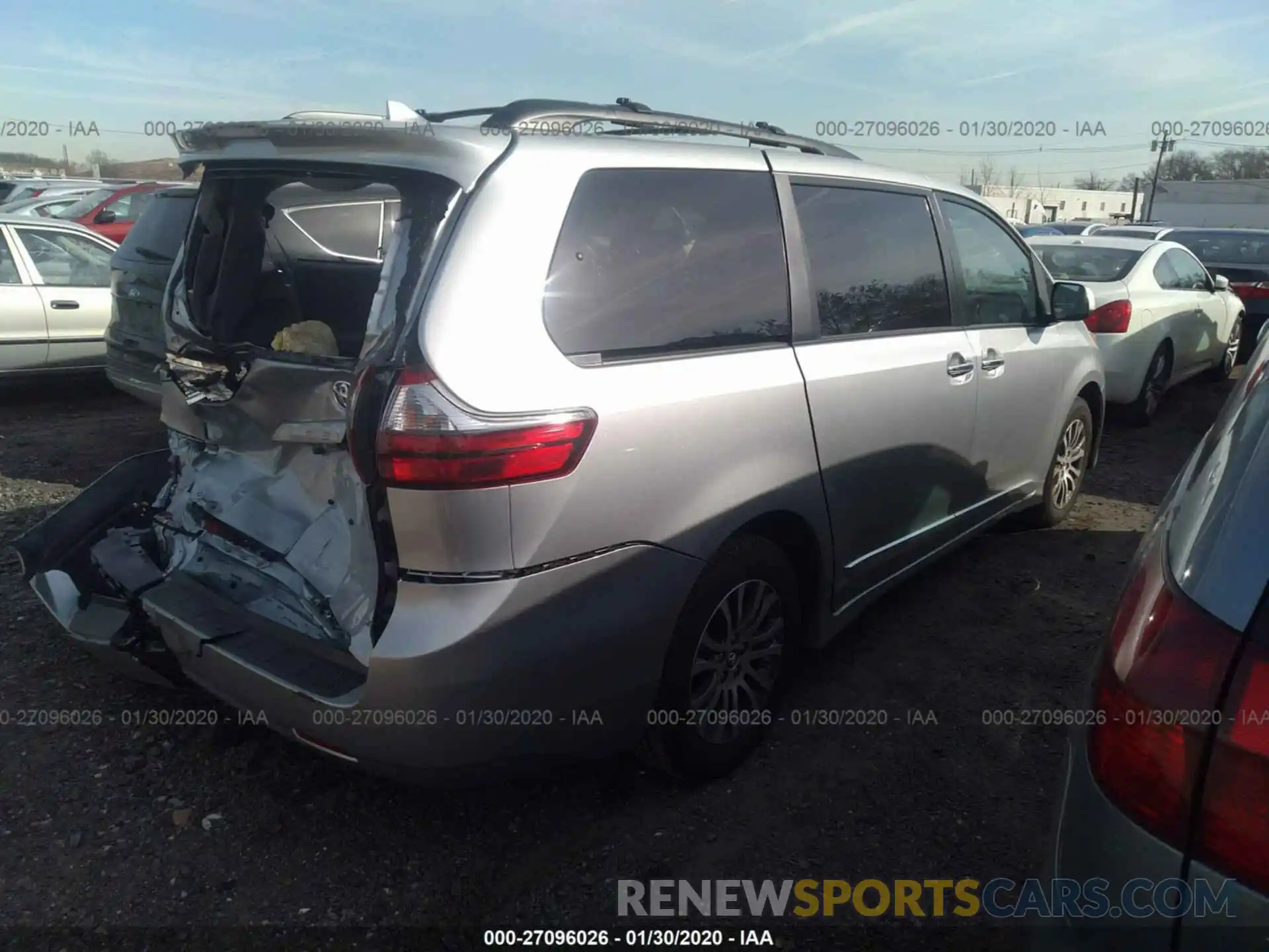 4 Photograph of a damaged car 5TDYZ3DC5LS052451 TOYOTA SIENNA 2020