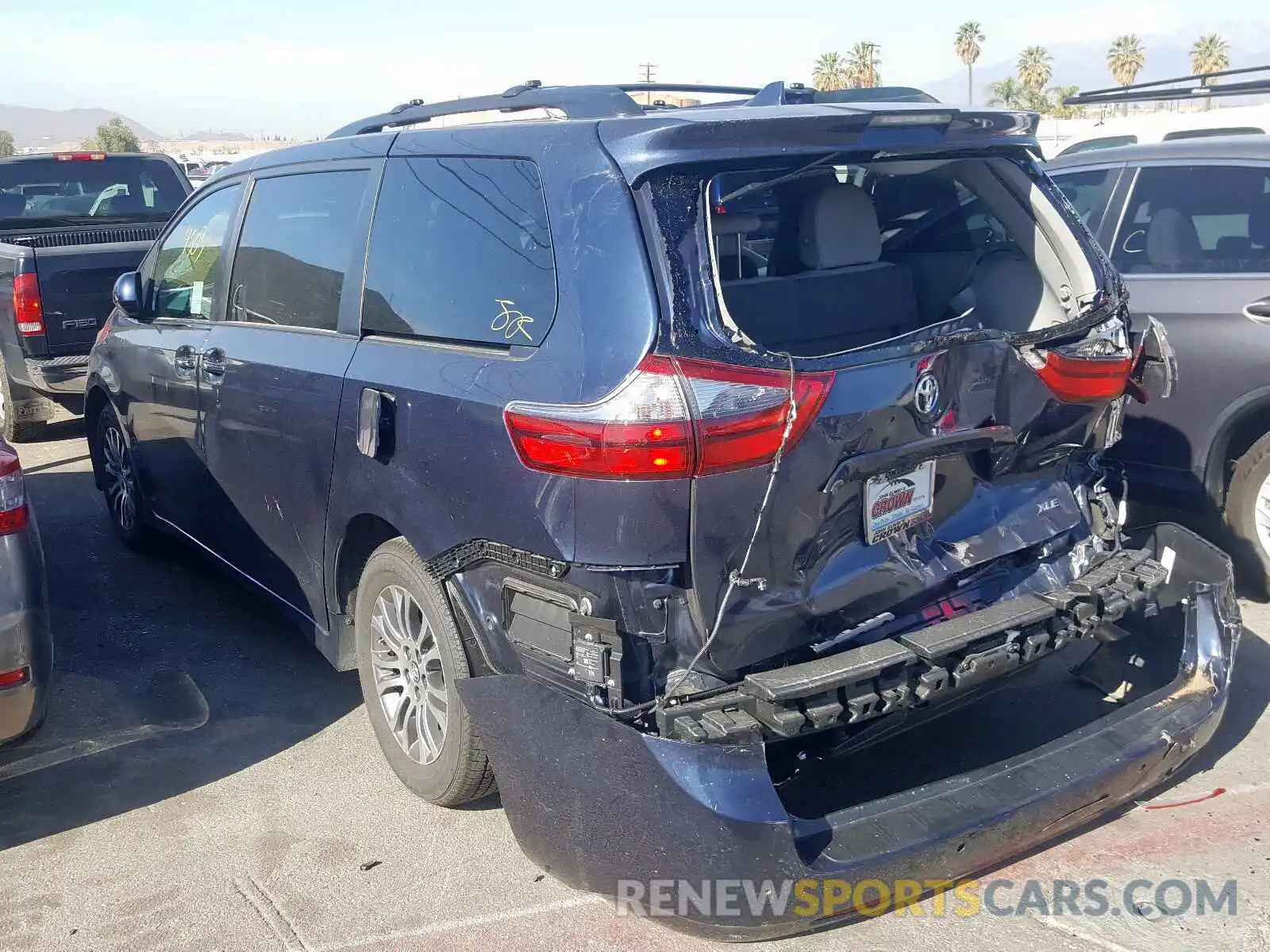 3 Photograph of a damaged car 5TDYZ3DC5LS055141 TOYOTA SIENNA 2020