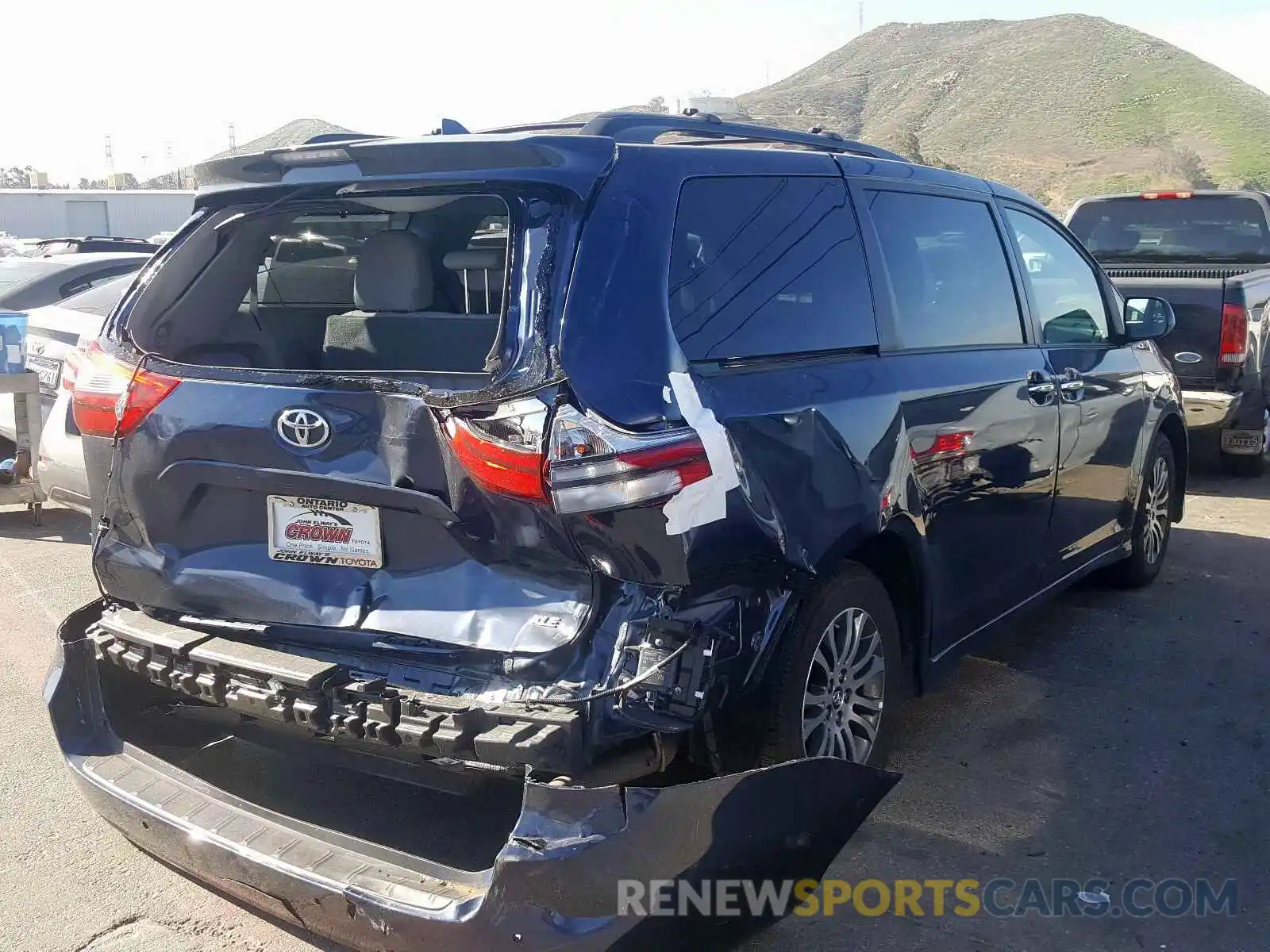 4 Photograph of a damaged car 5TDYZ3DC5LS055141 TOYOTA SIENNA 2020