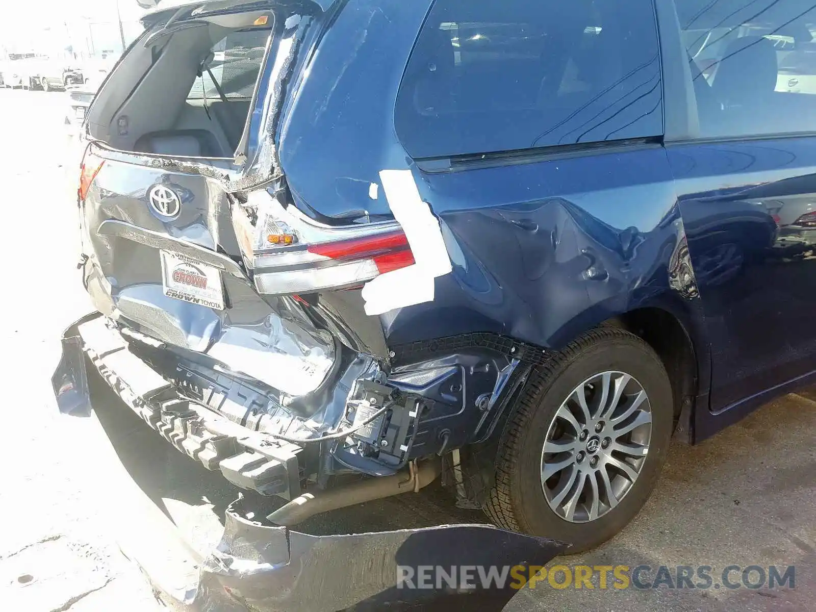 9 Photograph of a damaged car 5TDYZ3DC5LS055141 TOYOTA SIENNA 2020