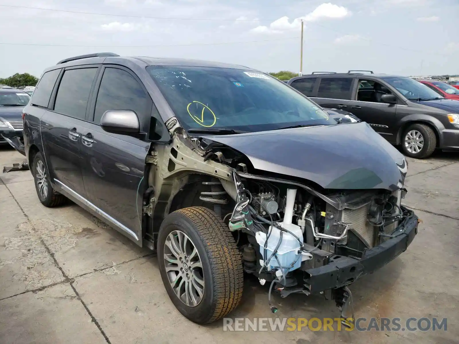 1 Photograph of a damaged car 5TDYZ3DC5LS055804 TOYOTA SIENNA 2020