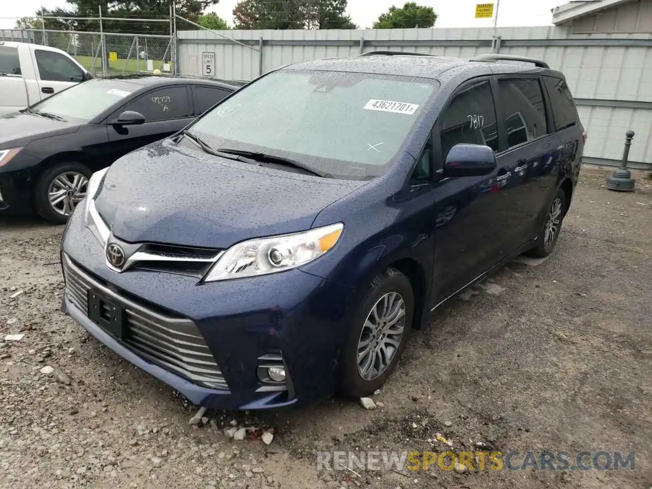 2 Photograph of a damaged car 5TDYZ3DC5LS060484 TOYOTA SIENNA 2020