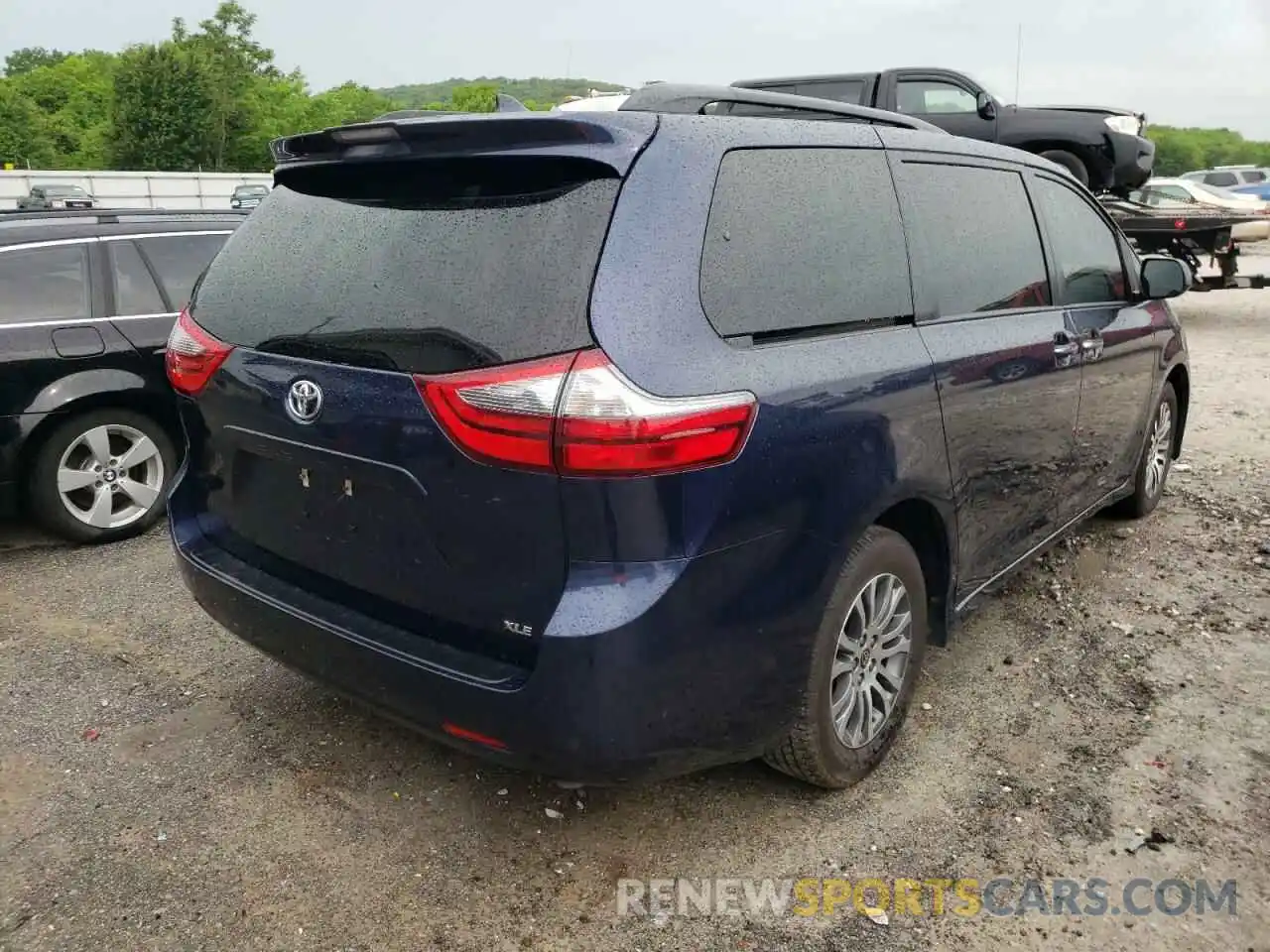 4 Photograph of a damaged car 5TDYZ3DC5LS060484 TOYOTA SIENNA 2020