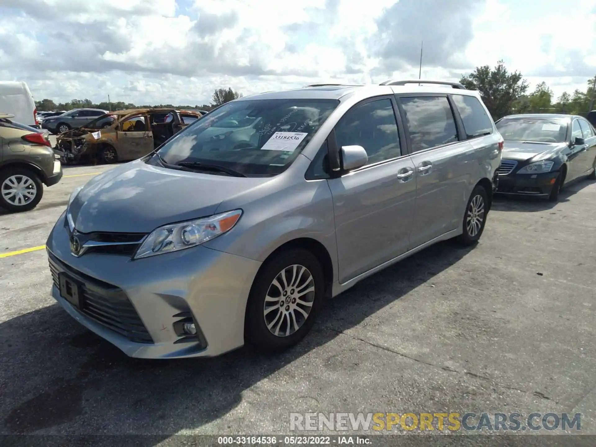 2 Photograph of a damaged car 5TDYZ3DC5LS067693 TOYOTA SIENNA 2020