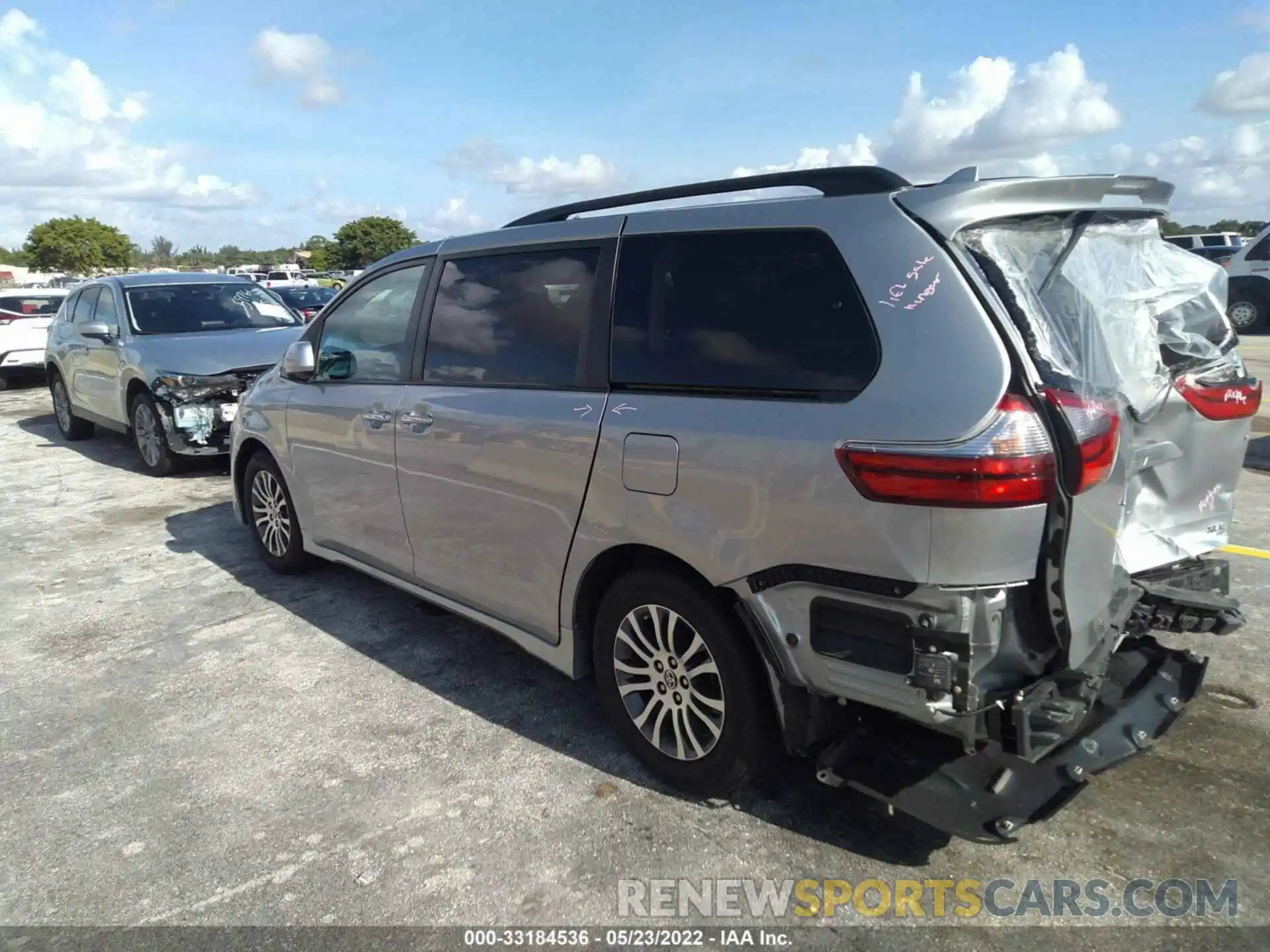 3 Photograph of a damaged car 5TDYZ3DC5LS067693 TOYOTA SIENNA 2020