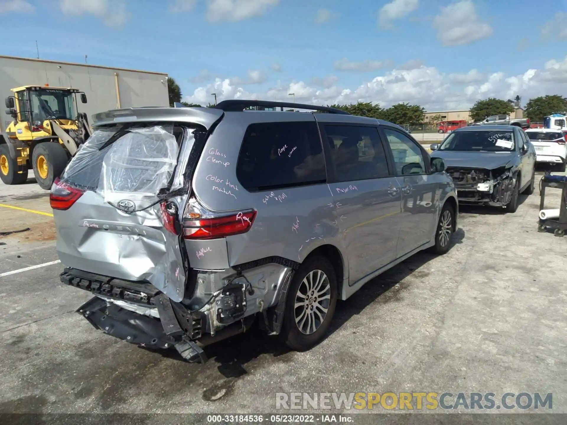 4 Photograph of a damaged car 5TDYZ3DC5LS067693 TOYOTA SIENNA 2020