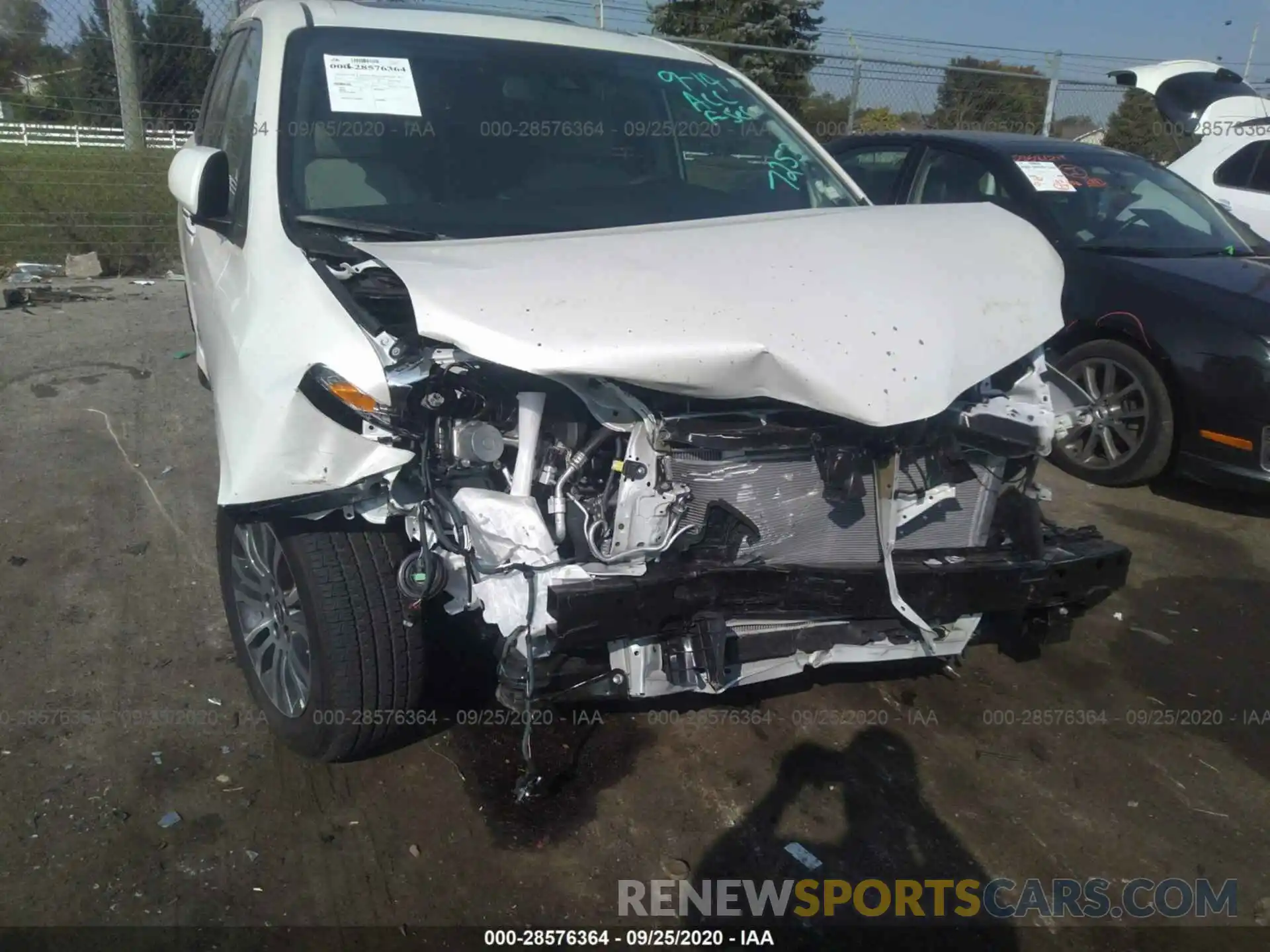 6 Photograph of a damaged car 5TDYZ3DC5LS077253 TOYOTA SIENNA 2020