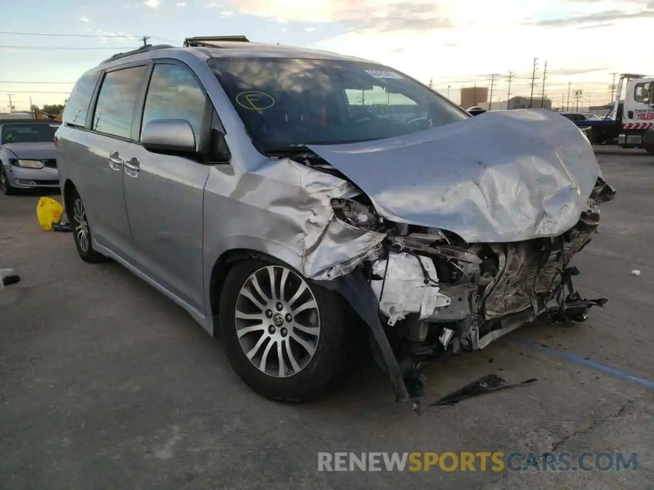 1 Photograph of a damaged car 5TDYZ3DC5LS078659 TOYOTA SIENNA 2020