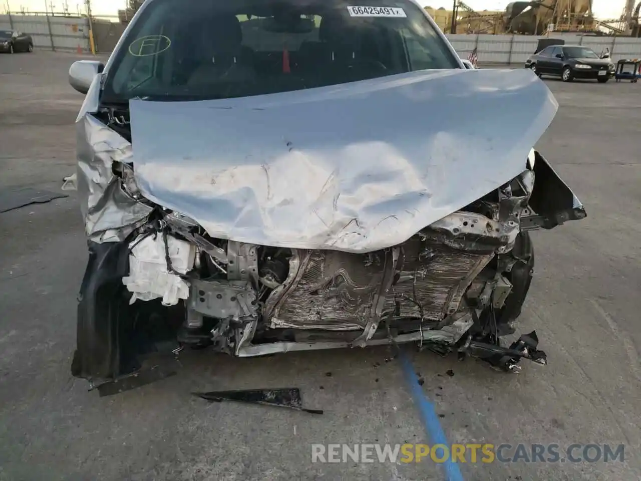 9 Photograph of a damaged car 5TDYZ3DC5LS078659 TOYOTA SIENNA 2020