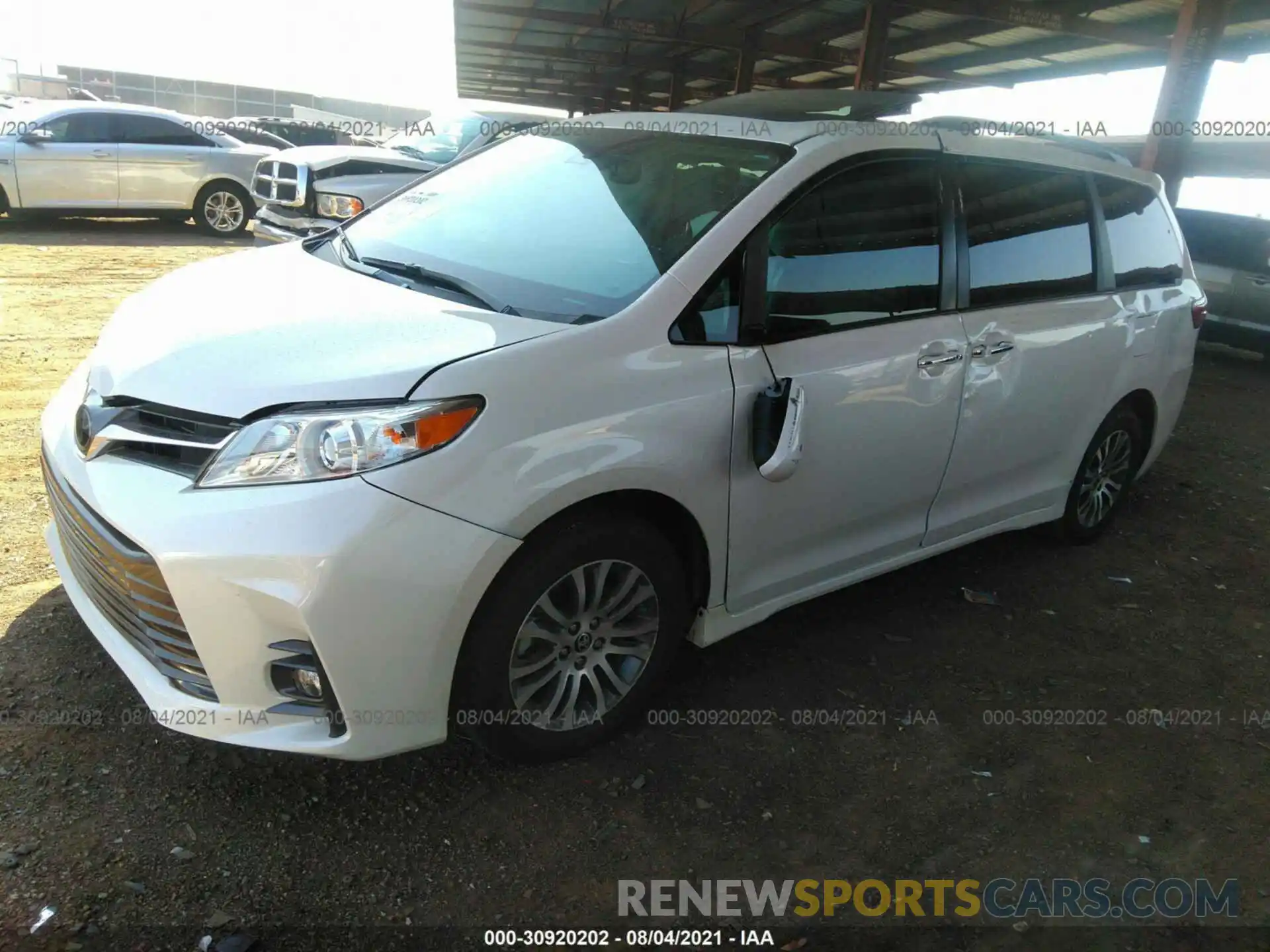 2 Photograph of a damaged car 5TDYZ3DC5LS086888 TOYOTA SIENNA 2020