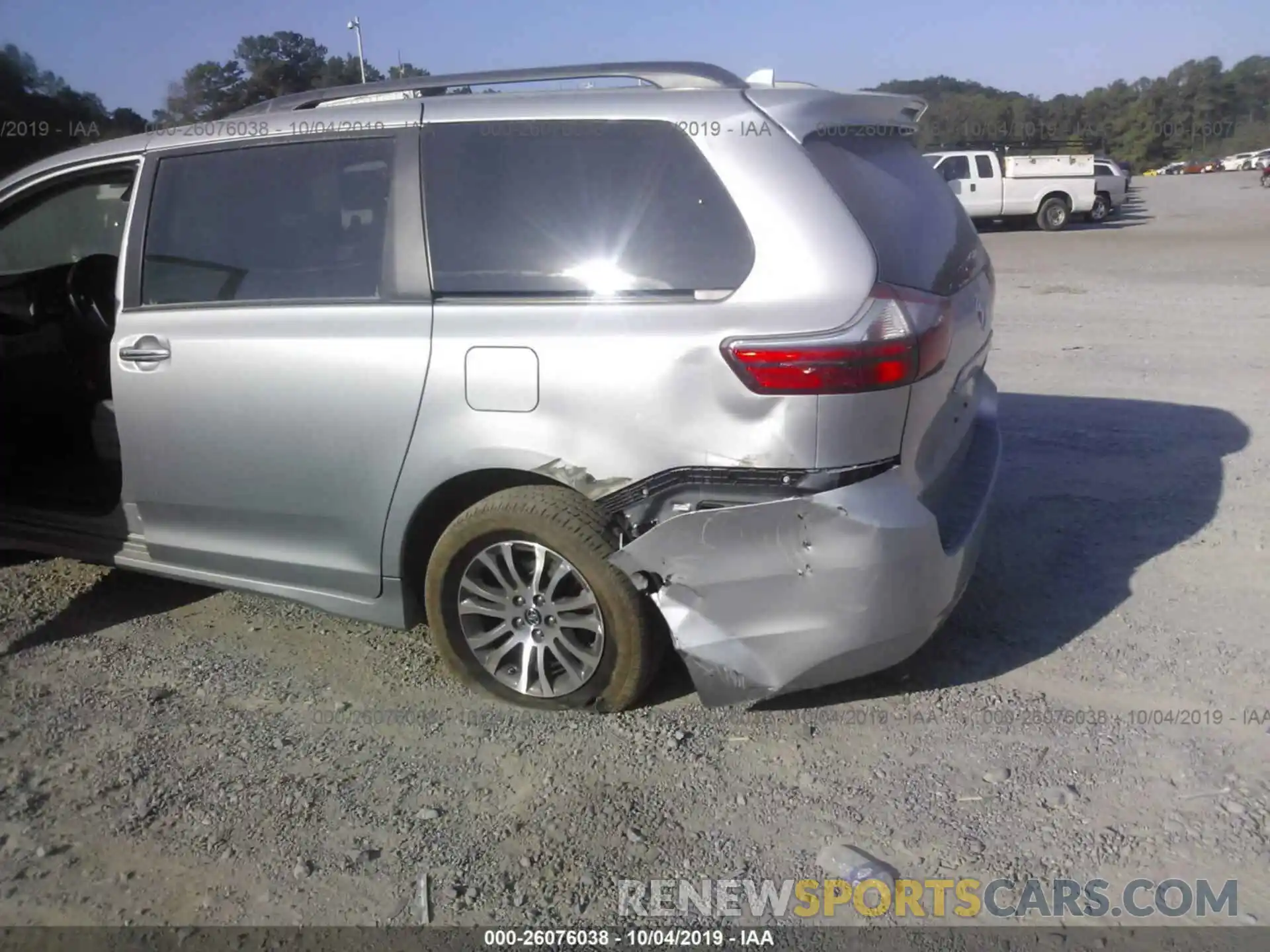 6 Photograph of a damaged car 5TDYZ3DC6LS023251 TOYOTA SIENNA 2020