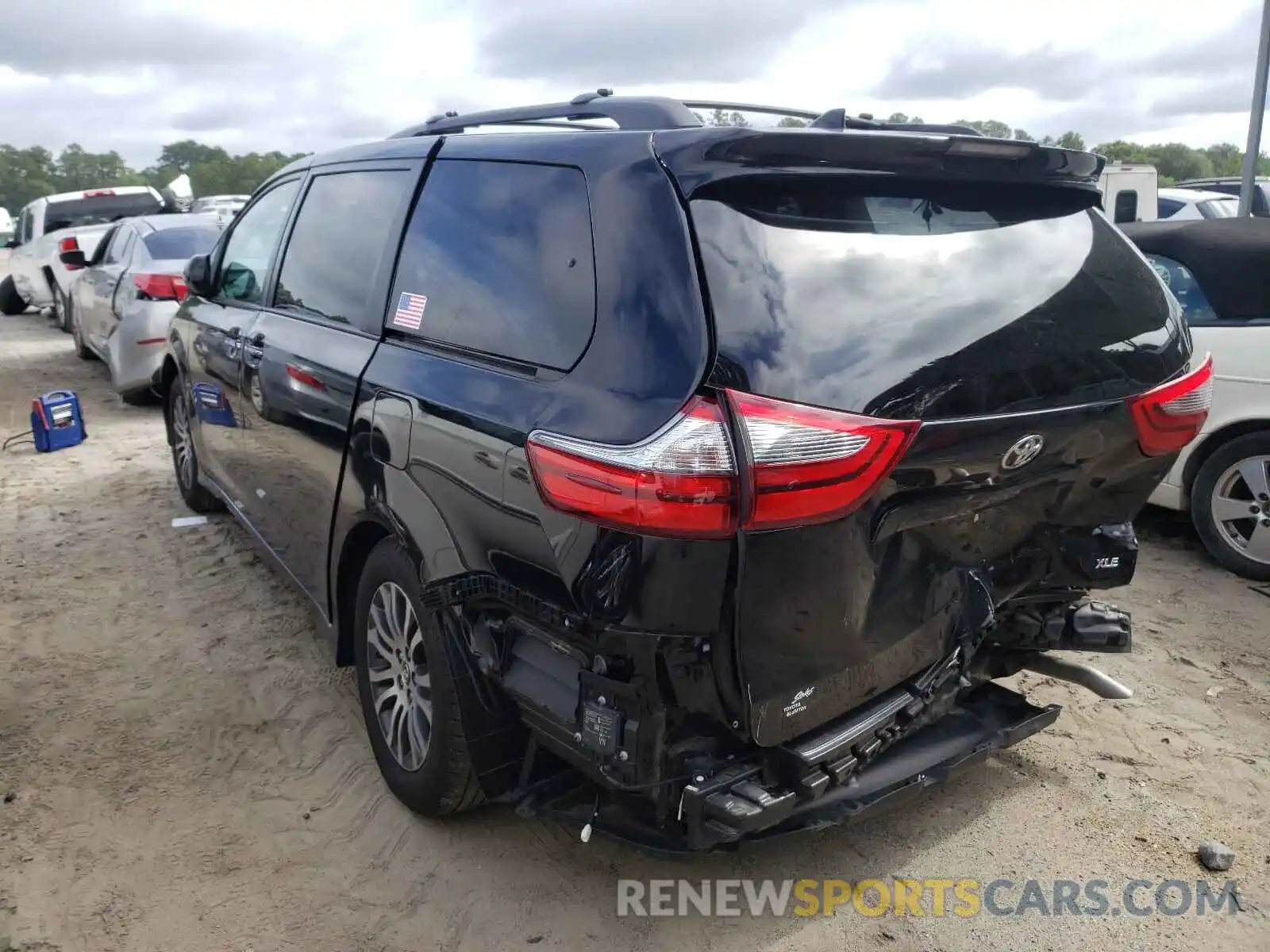 3 Photograph of a damaged car 5TDYZ3DC6LS025159 TOYOTA SIENNA 2020