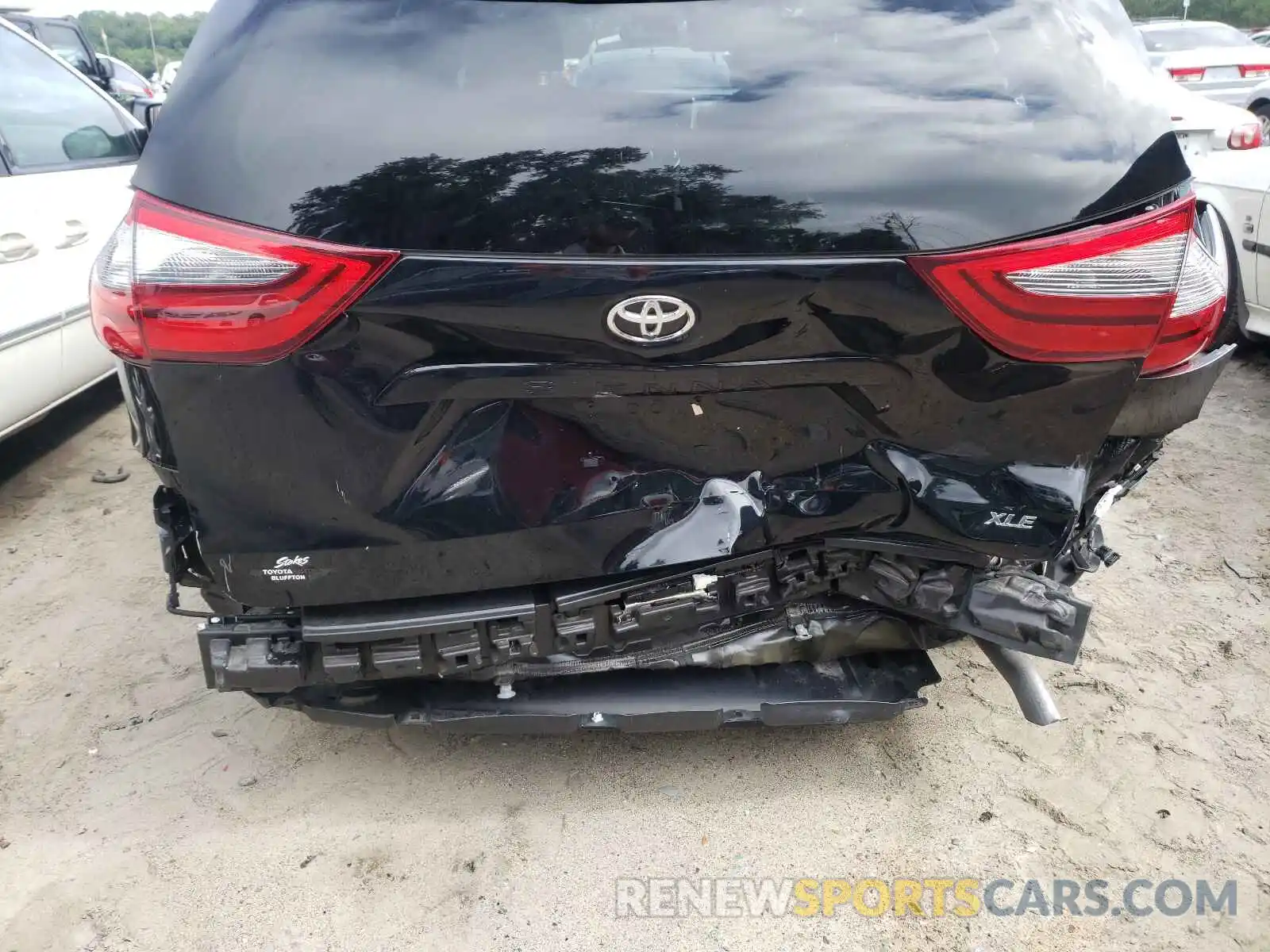 9 Photograph of a damaged car 5TDYZ3DC6LS025159 TOYOTA SIENNA 2020