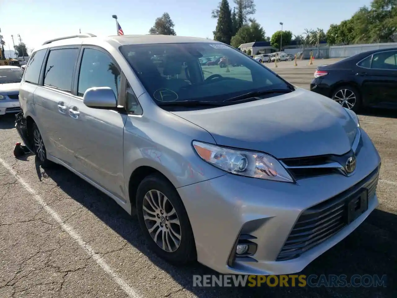 1 Photograph of a damaged car 5TDYZ3DC6LS025372 TOYOTA SIENNA 2020