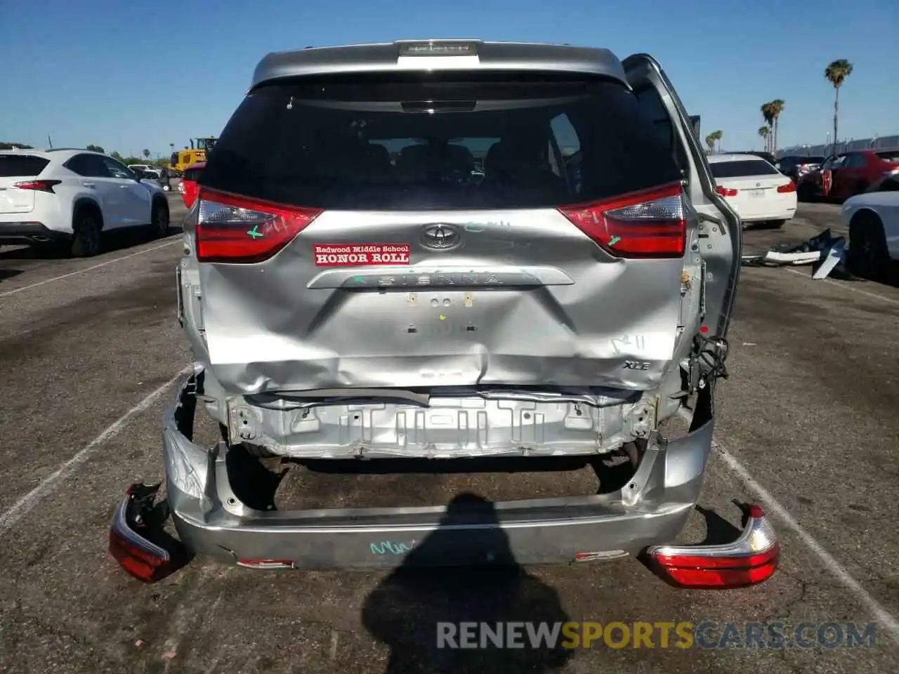 9 Photograph of a damaged car 5TDYZ3DC6LS025372 TOYOTA SIENNA 2020