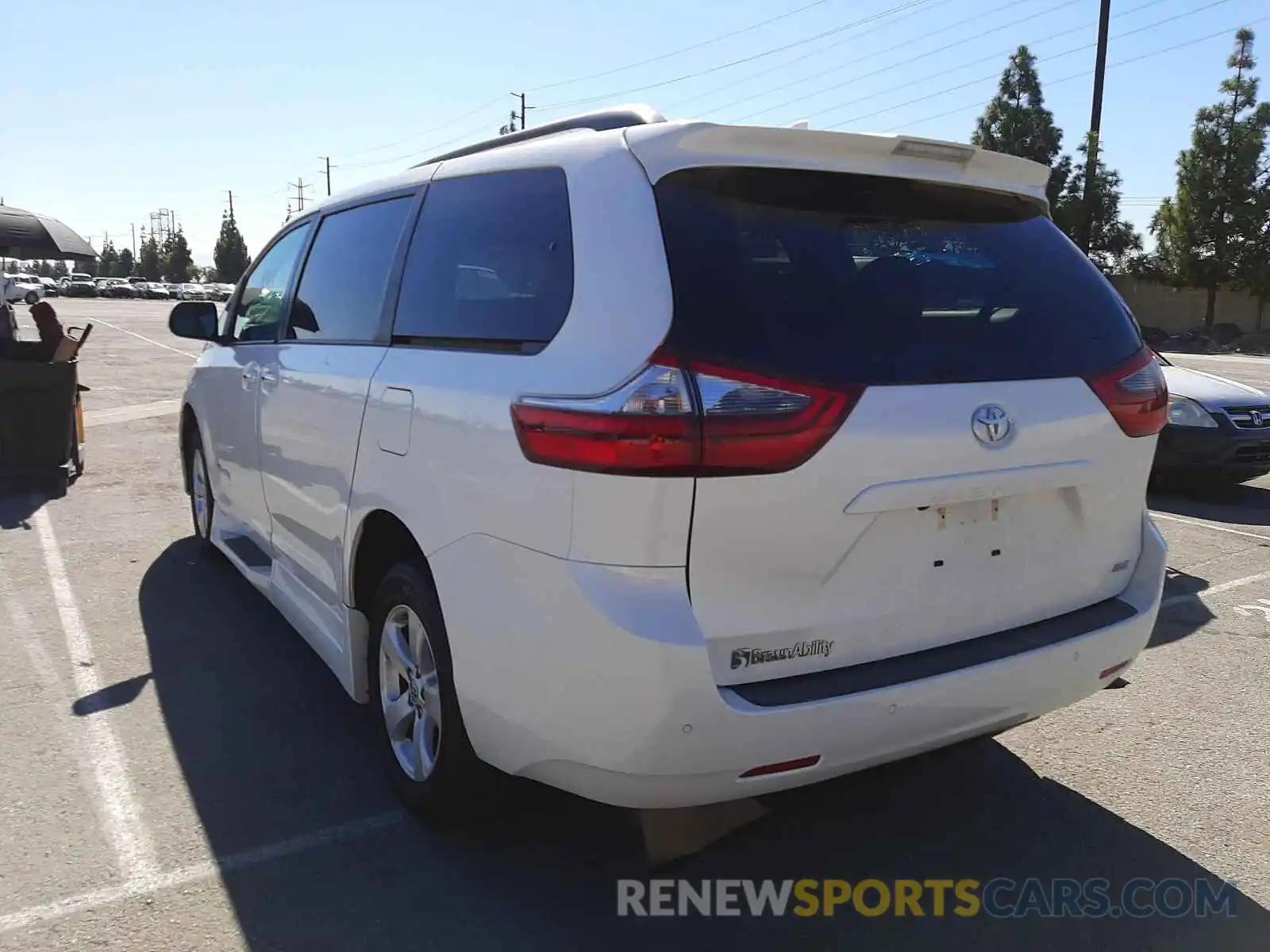 3 Photograph of a damaged car 5TDYZ3DC6LS025713 TOYOTA SIENNA 2020