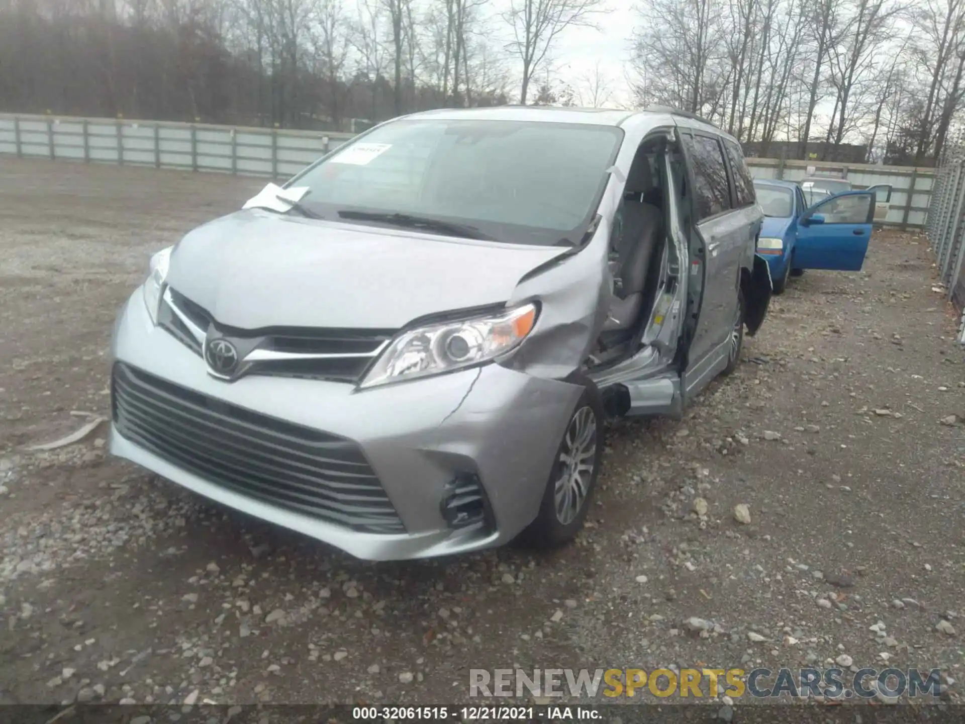 2 Photograph of a damaged car 5TDYZ3DC6LS029793 TOYOTA SIENNA 2020