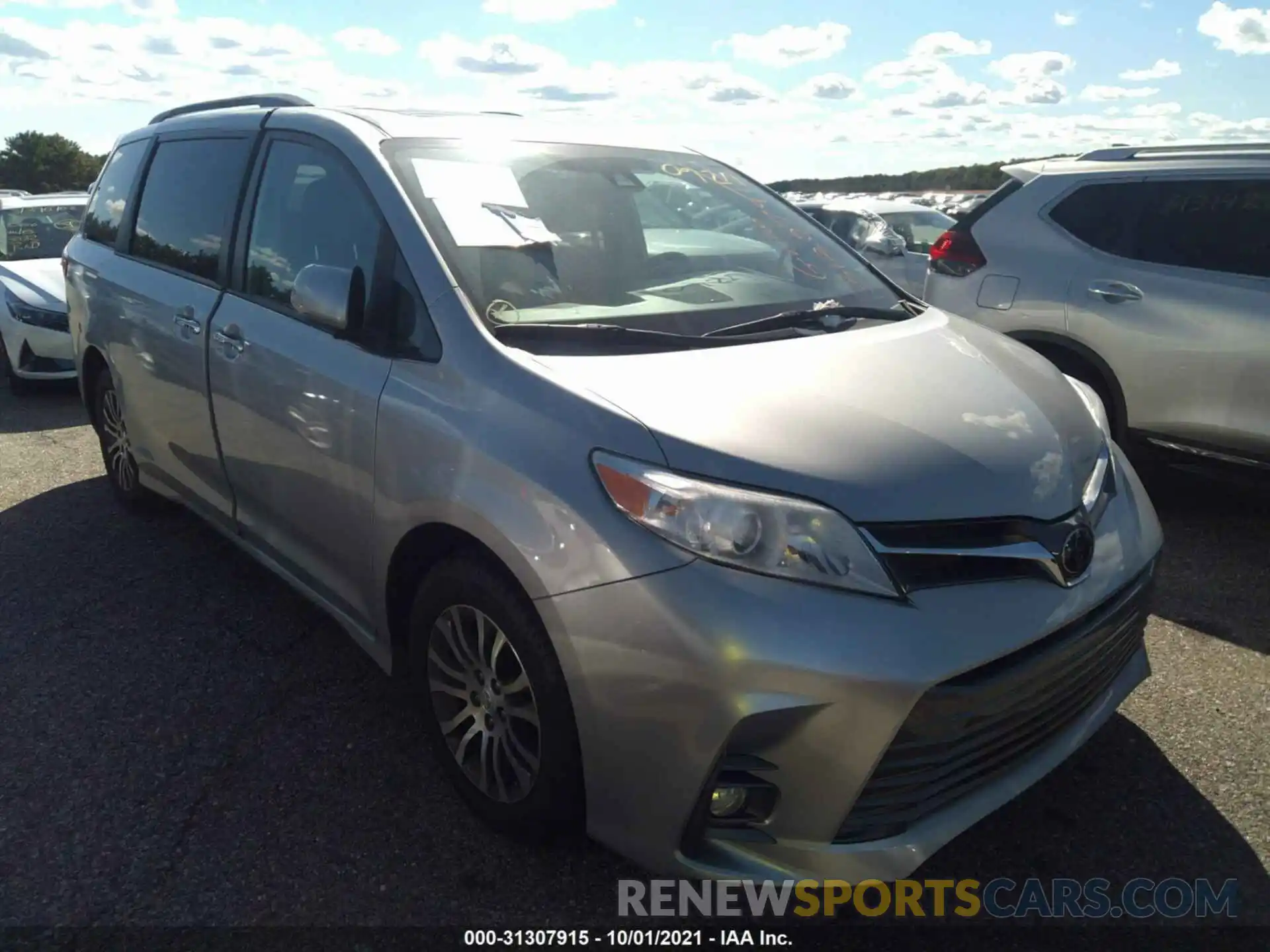 1 Photograph of a damaged car 5TDYZ3DC6LS032564 TOYOTA SIENNA 2020