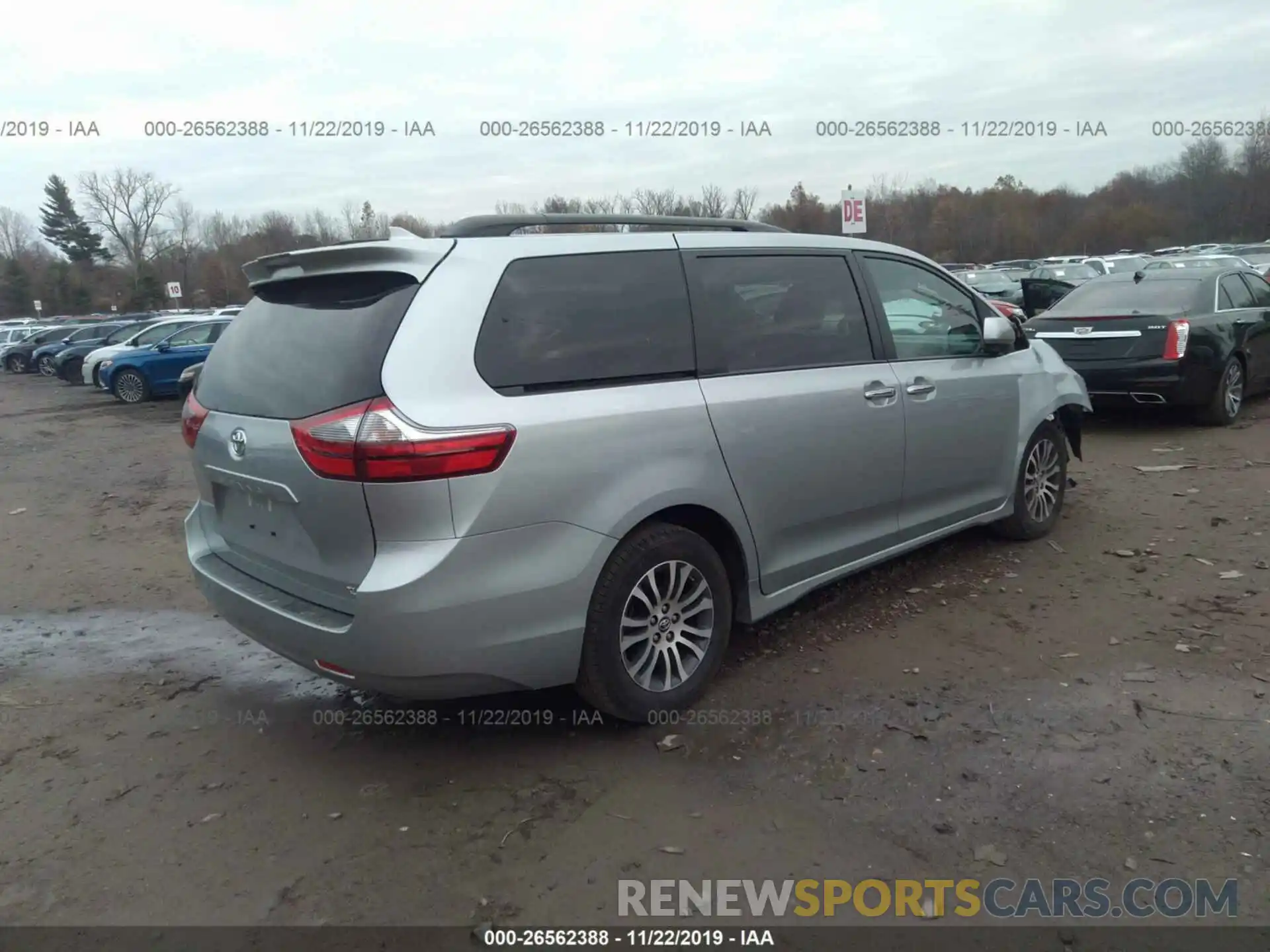 4 Photograph of a damaged car 5TDYZ3DC6LS033889 TOYOTA SIENNA 2020