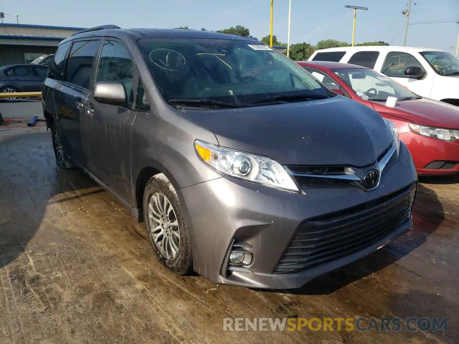 1 Photograph of a damaged car 5TDYZ3DC6LS034413 TOYOTA SIENNA 2020