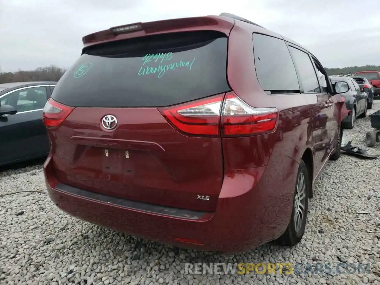 4 Photograph of a damaged car 5TDYZ3DC6LS035545 TOYOTA SIENNA 2020