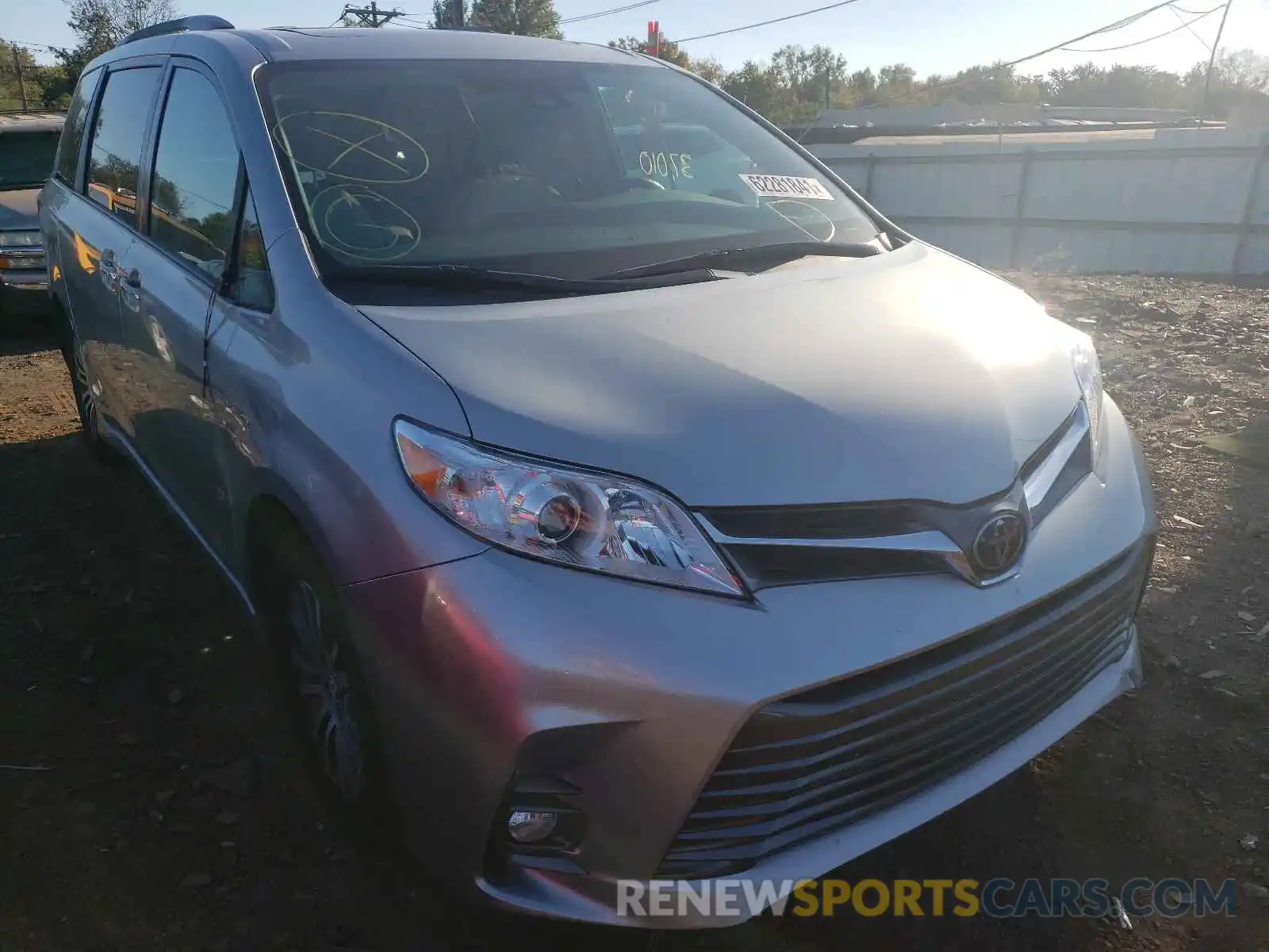 1 Photograph of a damaged car 5TDYZ3DC6LS035951 TOYOTA SIENNA 2020