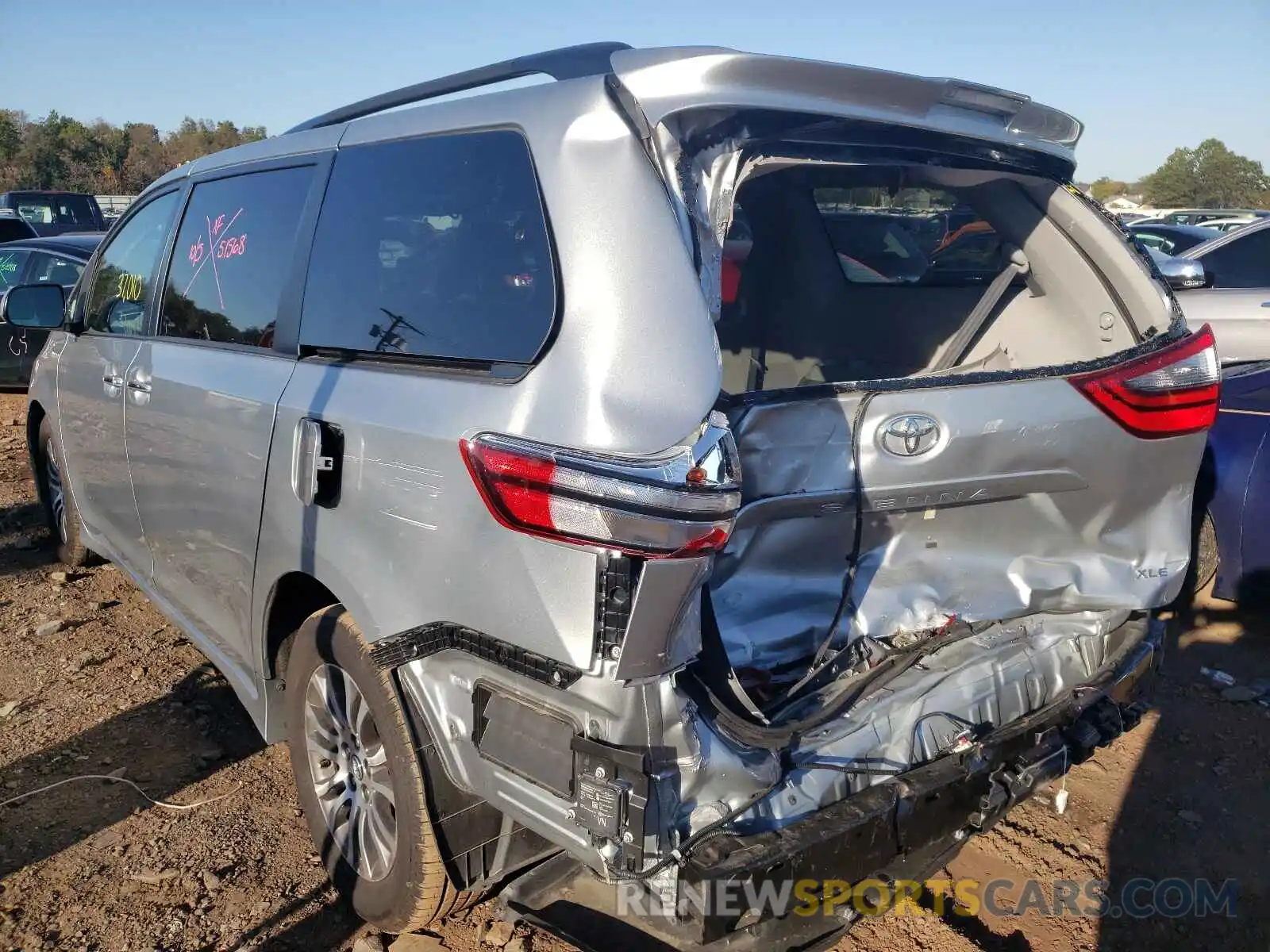 3 Photograph of a damaged car 5TDYZ3DC6LS035951 TOYOTA SIENNA 2020