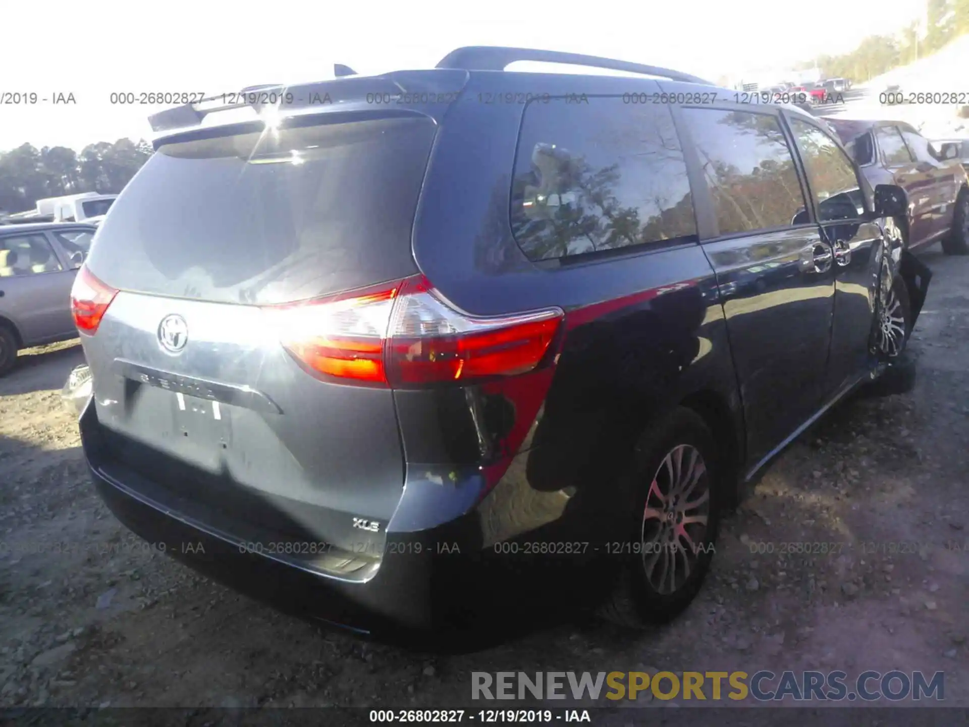 4 Photograph of a damaged car 5TDYZ3DC6LS036730 TOYOTA SIENNA 2020