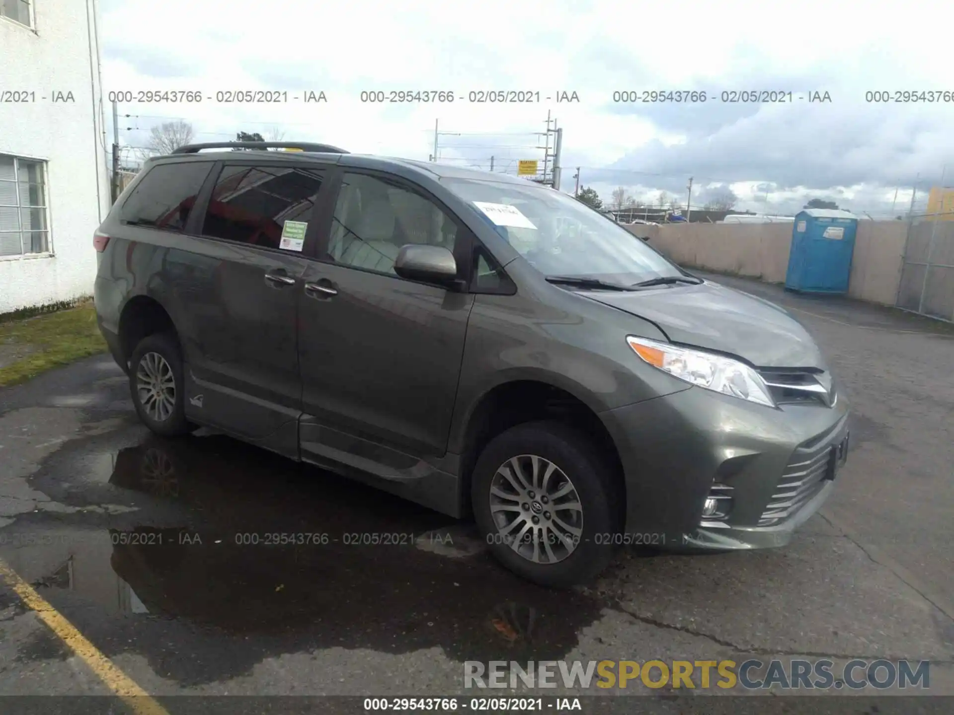 1 Photograph of a damaged car 5TDYZ3DC6LS037165 TOYOTA SIENNA 2020