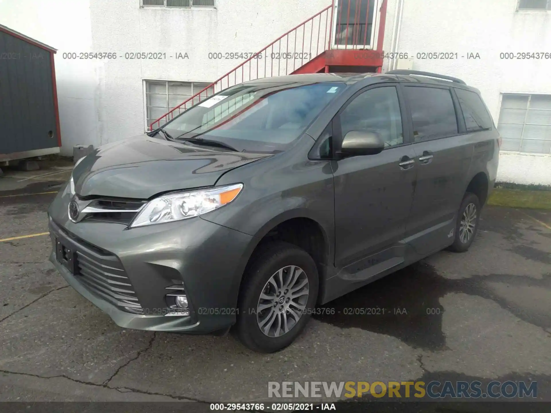 2 Photograph of a damaged car 5TDYZ3DC6LS037165 TOYOTA SIENNA 2020