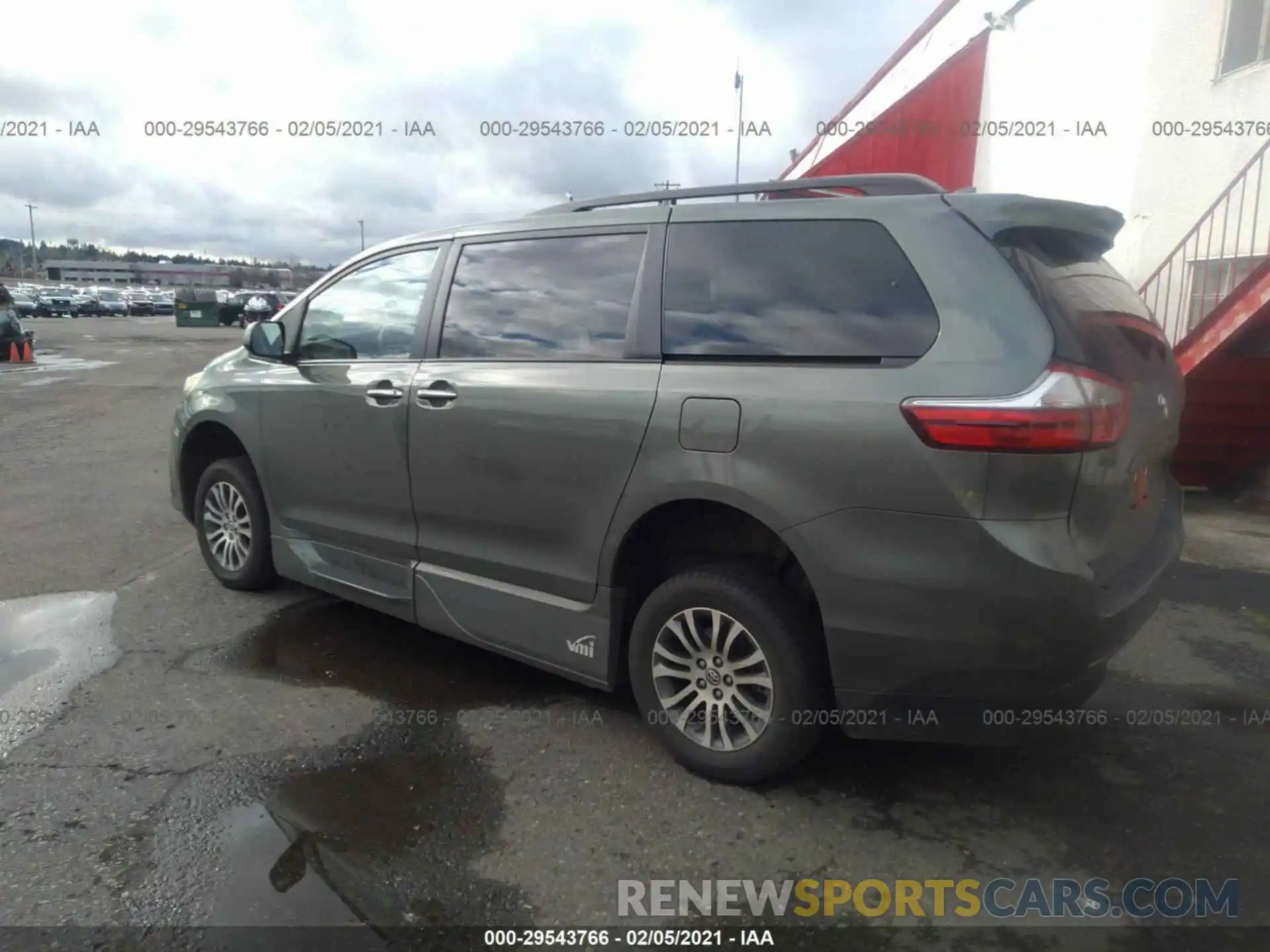 3 Photograph of a damaged car 5TDYZ3DC6LS037165 TOYOTA SIENNA 2020