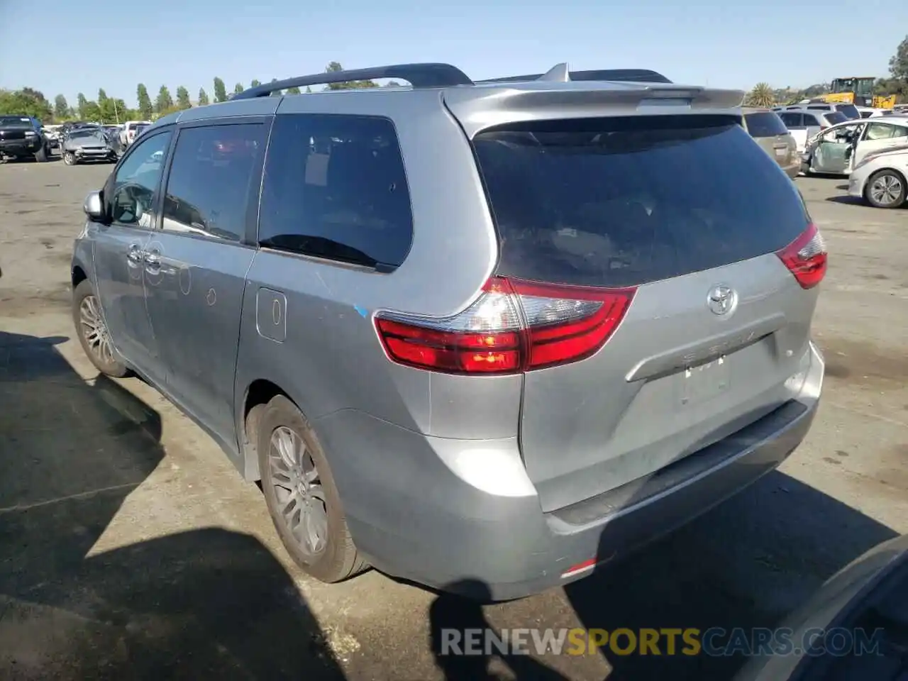 3 Photograph of a damaged car 5TDYZ3DC6LS041779 TOYOTA SIENNA 2020