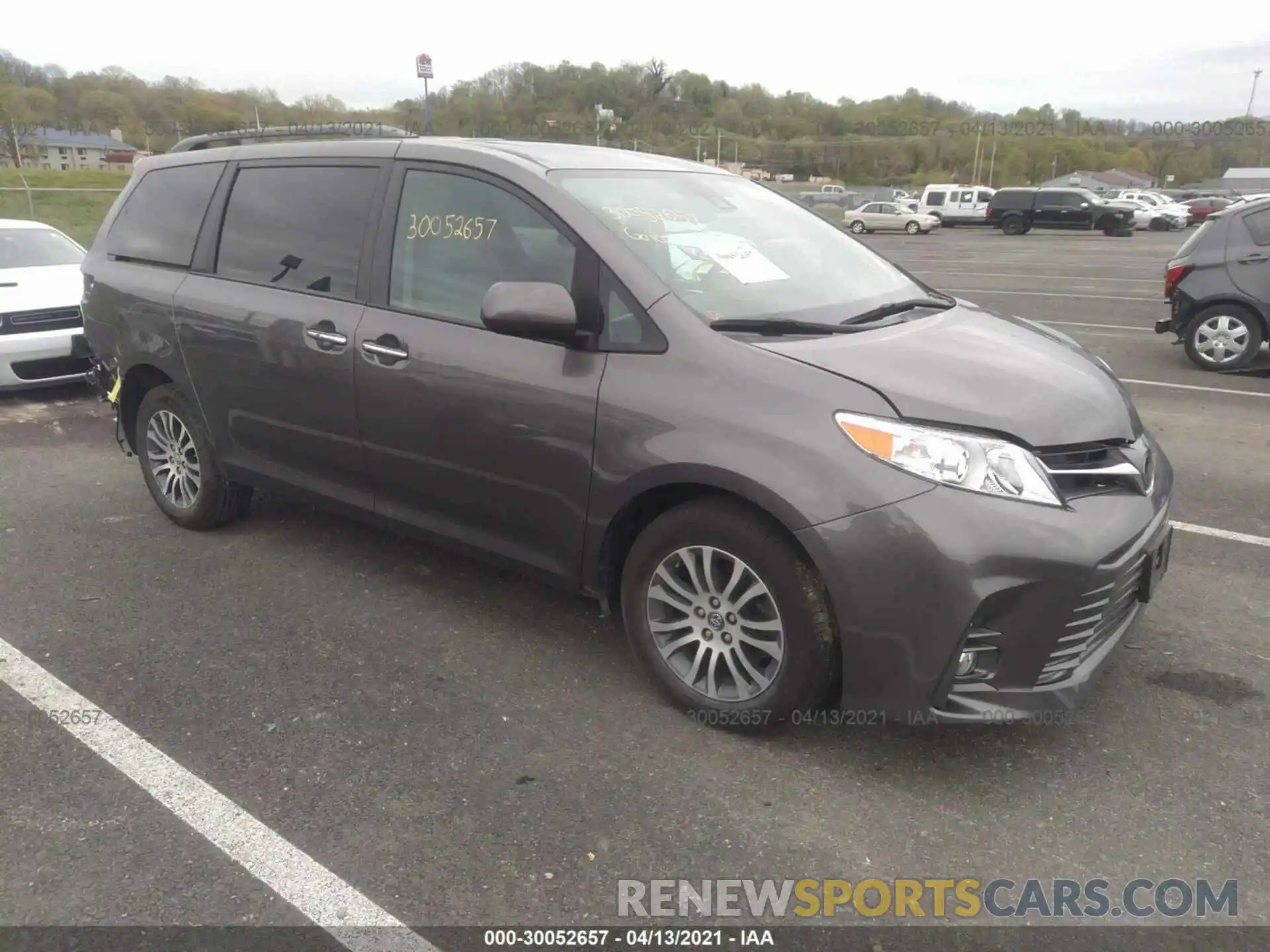 1 Photograph of a damaged car 5TDYZ3DC6LS044942 TOYOTA SIENNA 2020