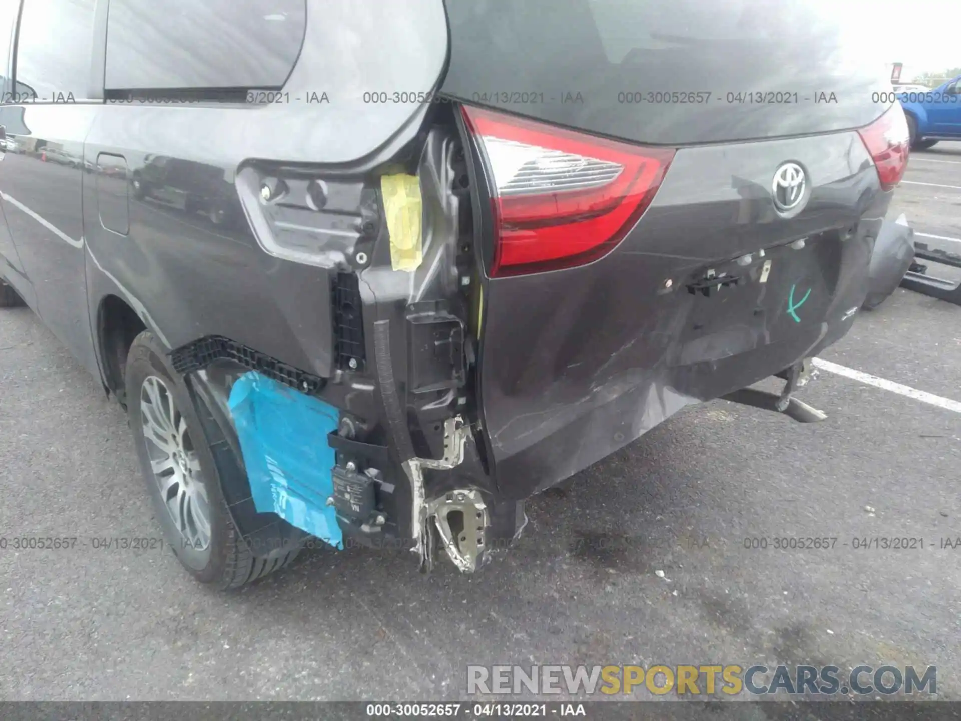 6 Photograph of a damaged car 5TDYZ3DC6LS044942 TOYOTA SIENNA 2020