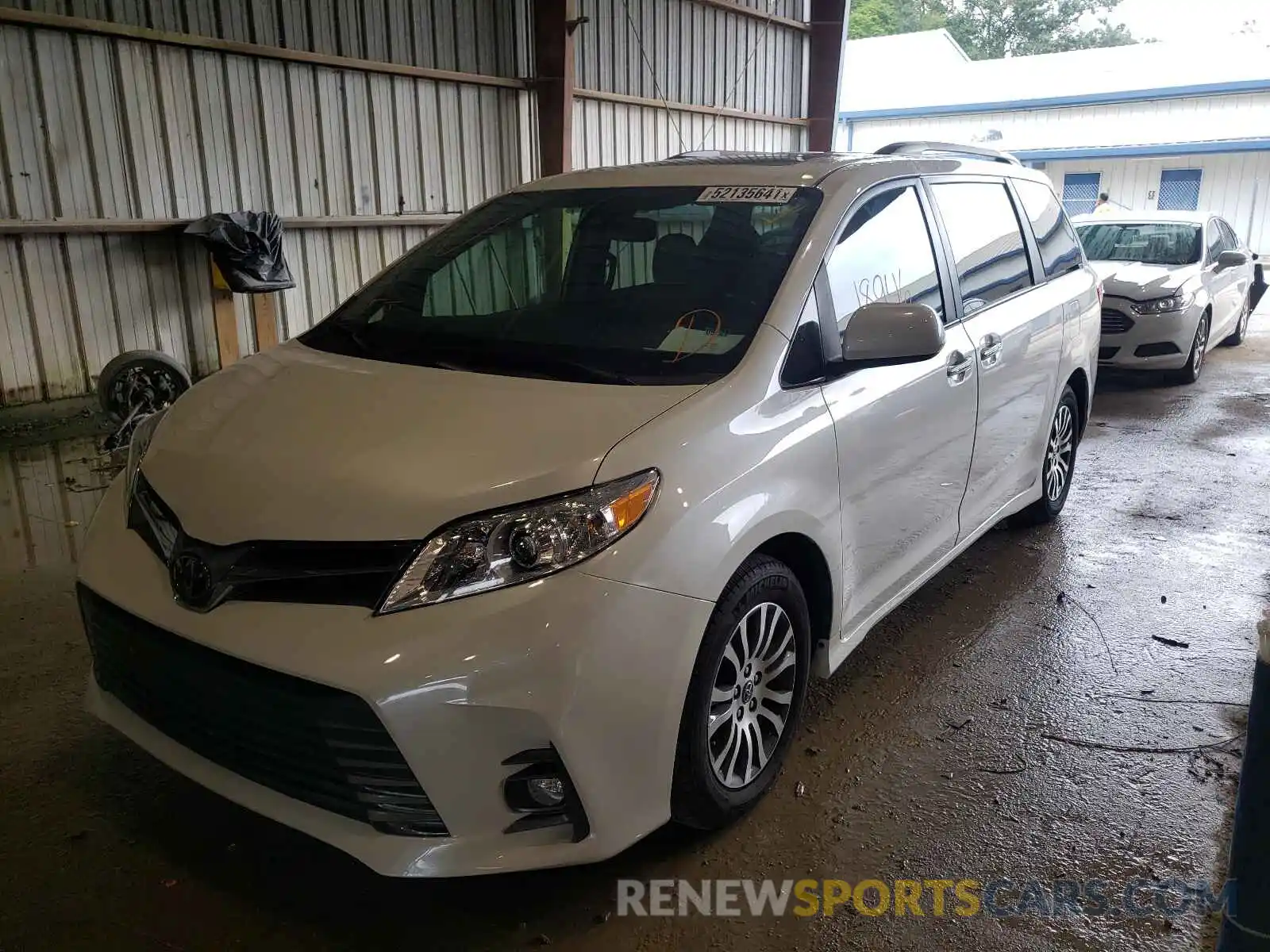 2 Photograph of a damaged car 5TDYZ3DC6LS045038 TOYOTA SIENNA 2020